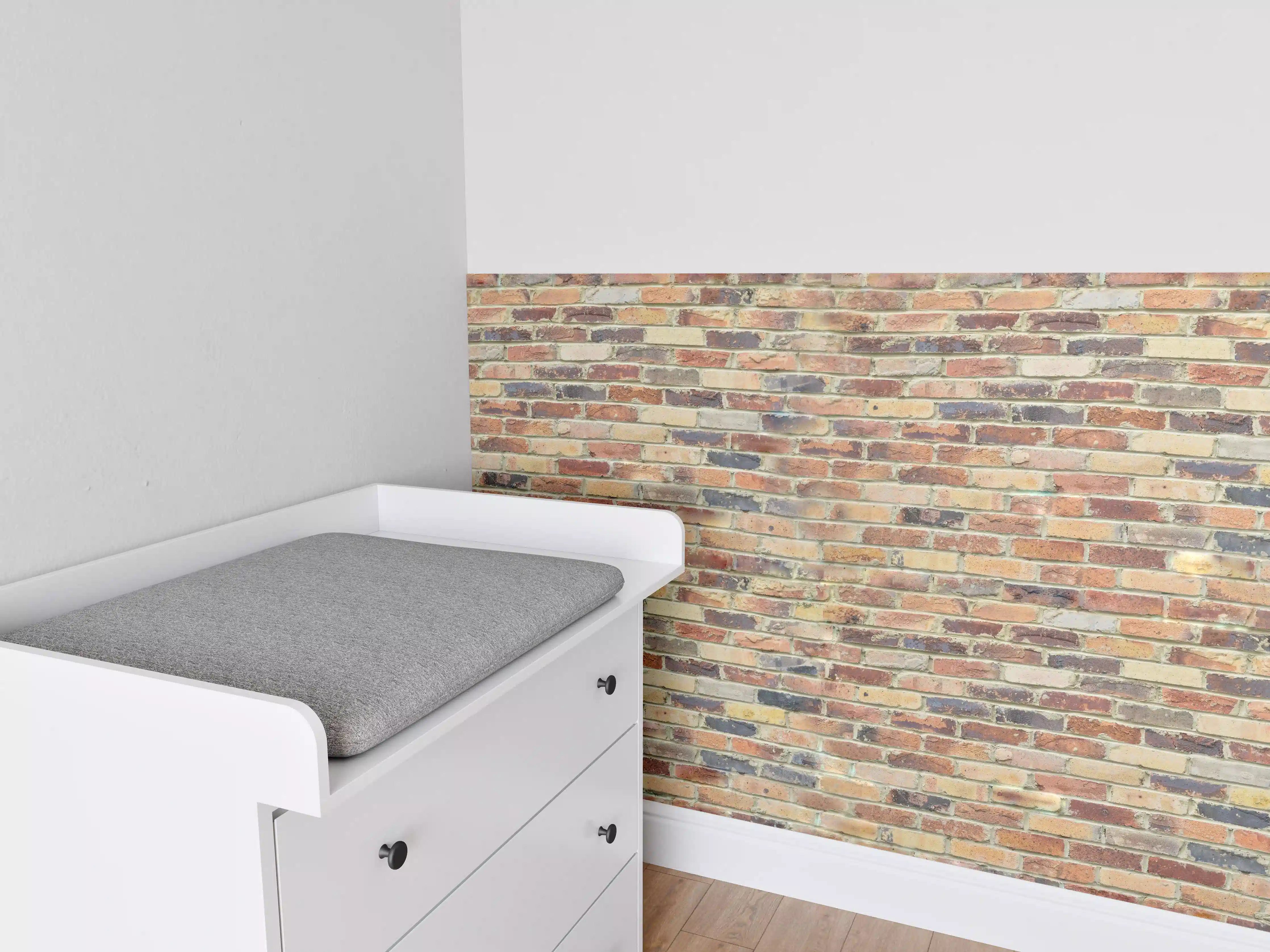 Babyzimmer Wandgestaltung - Wand aus farbigen Ziegeln
