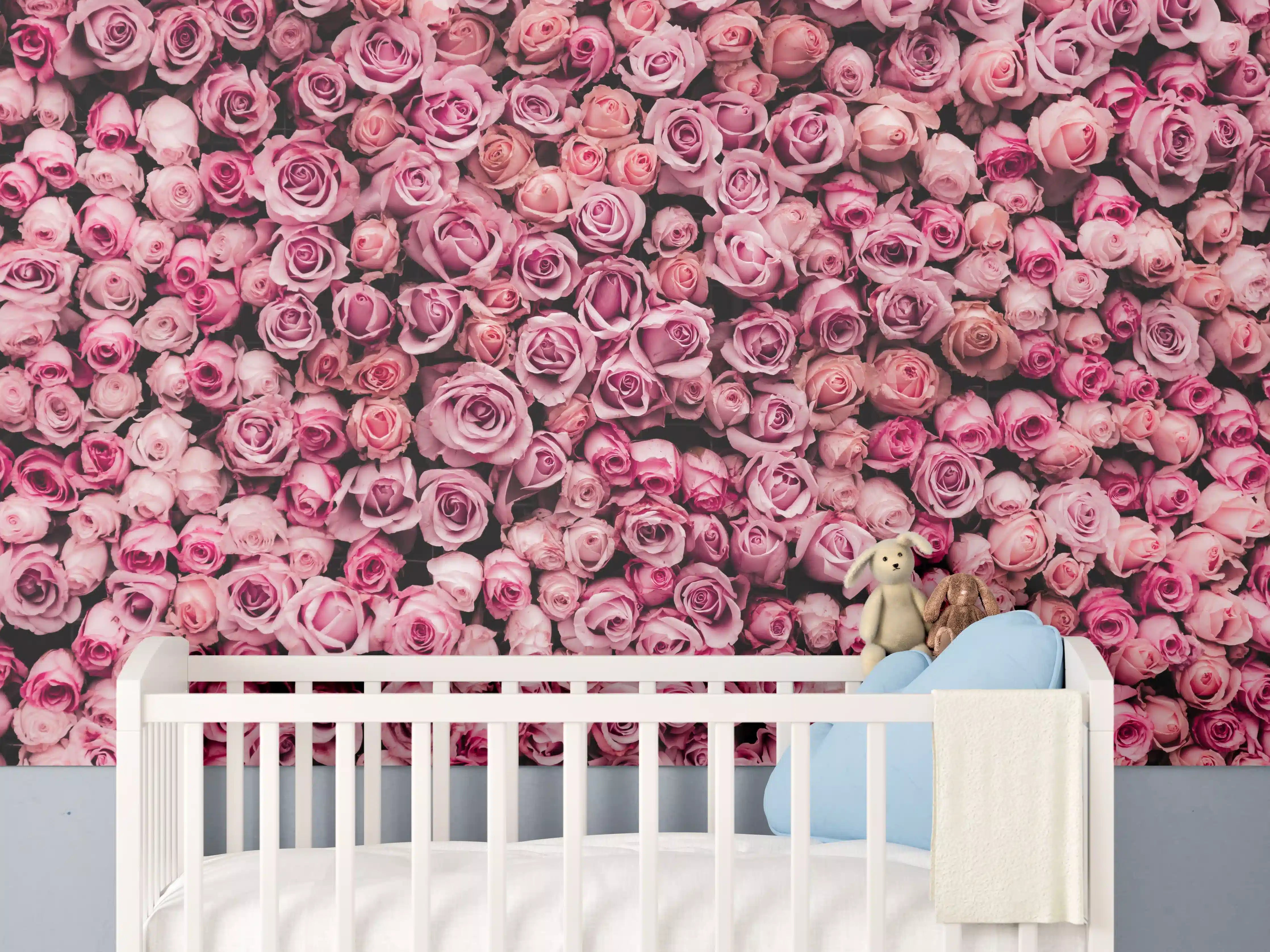 Babyzimmer Wandgestaltung - Wand aus frischen Rosen