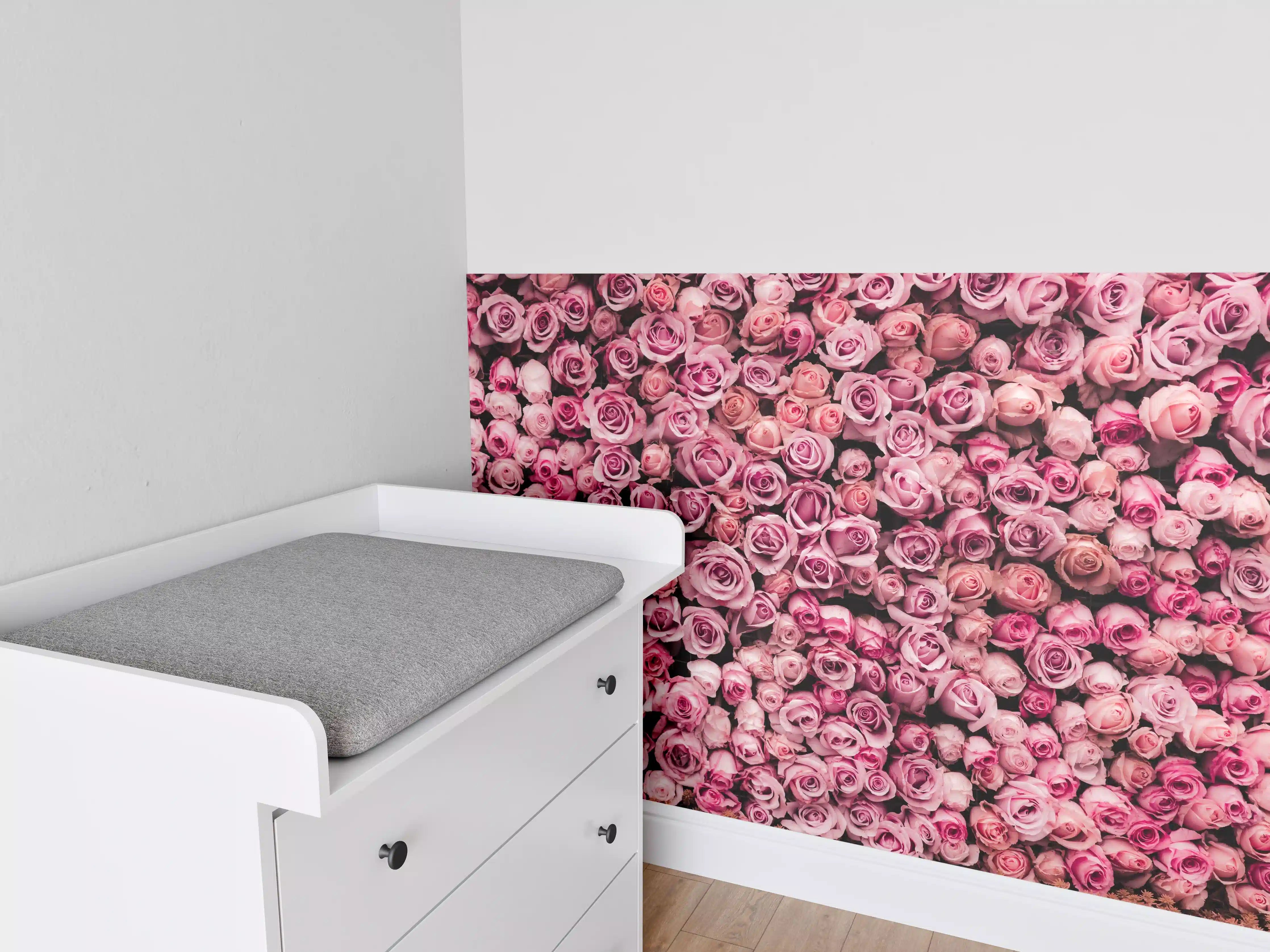 Babyzimmer Wandgestaltung - Wand aus frischen Rosen