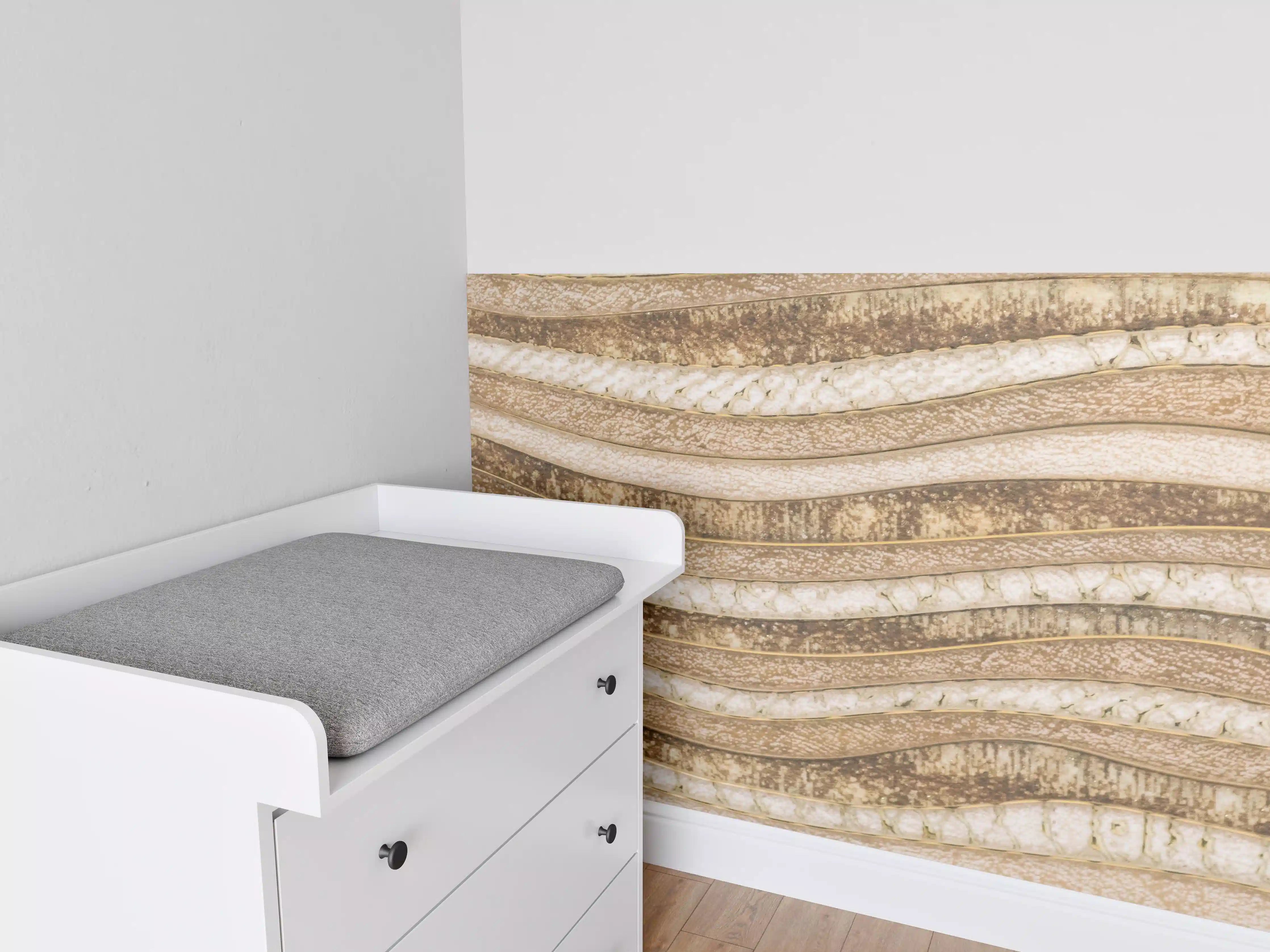 Babyzimmer Wandgestaltung - Warme Holzstruktur mit Wellenmuster