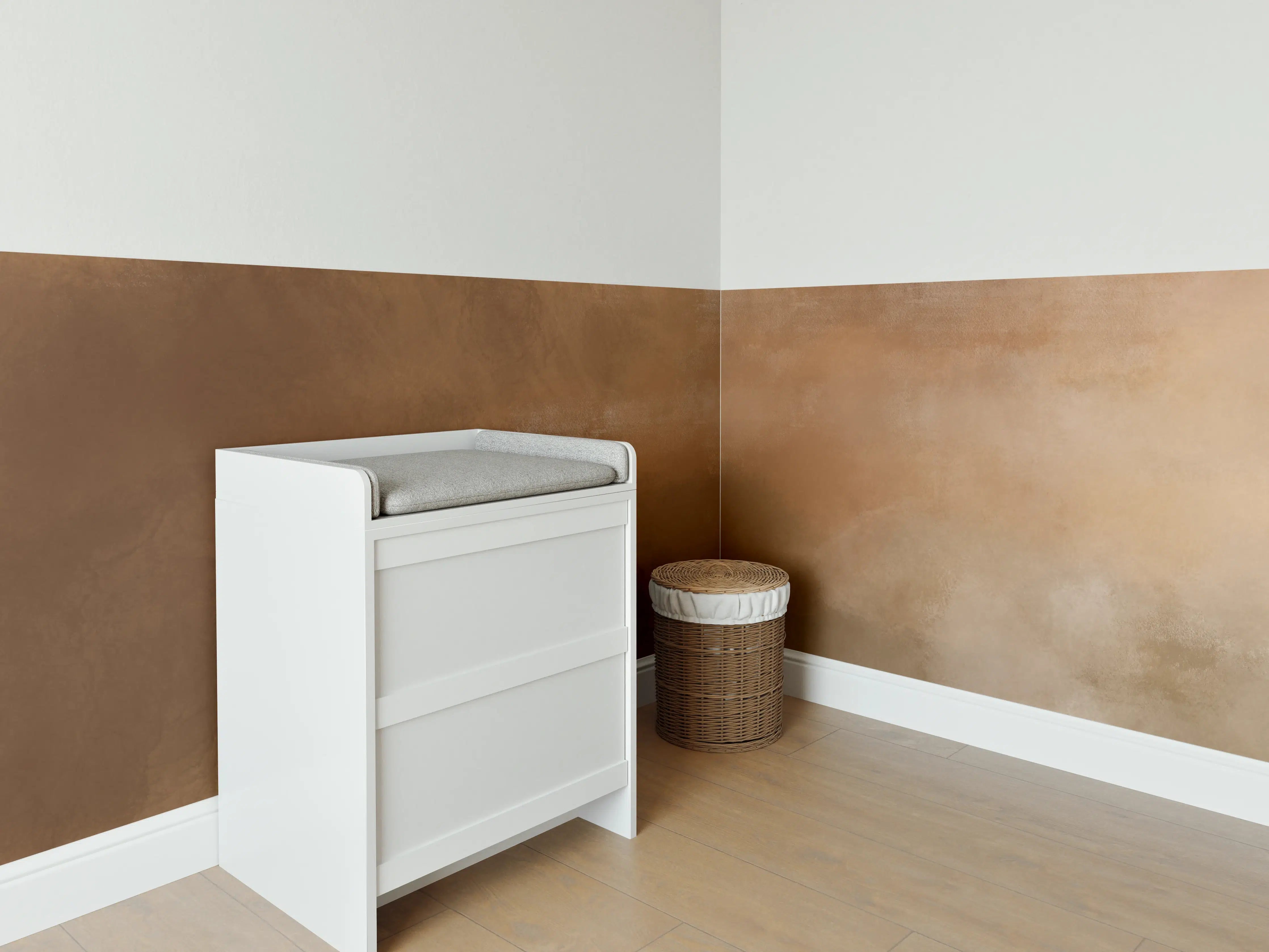 Babyzimmer Wandgestaltung - Warme Metallische Textur in Braun- und Goldtönen