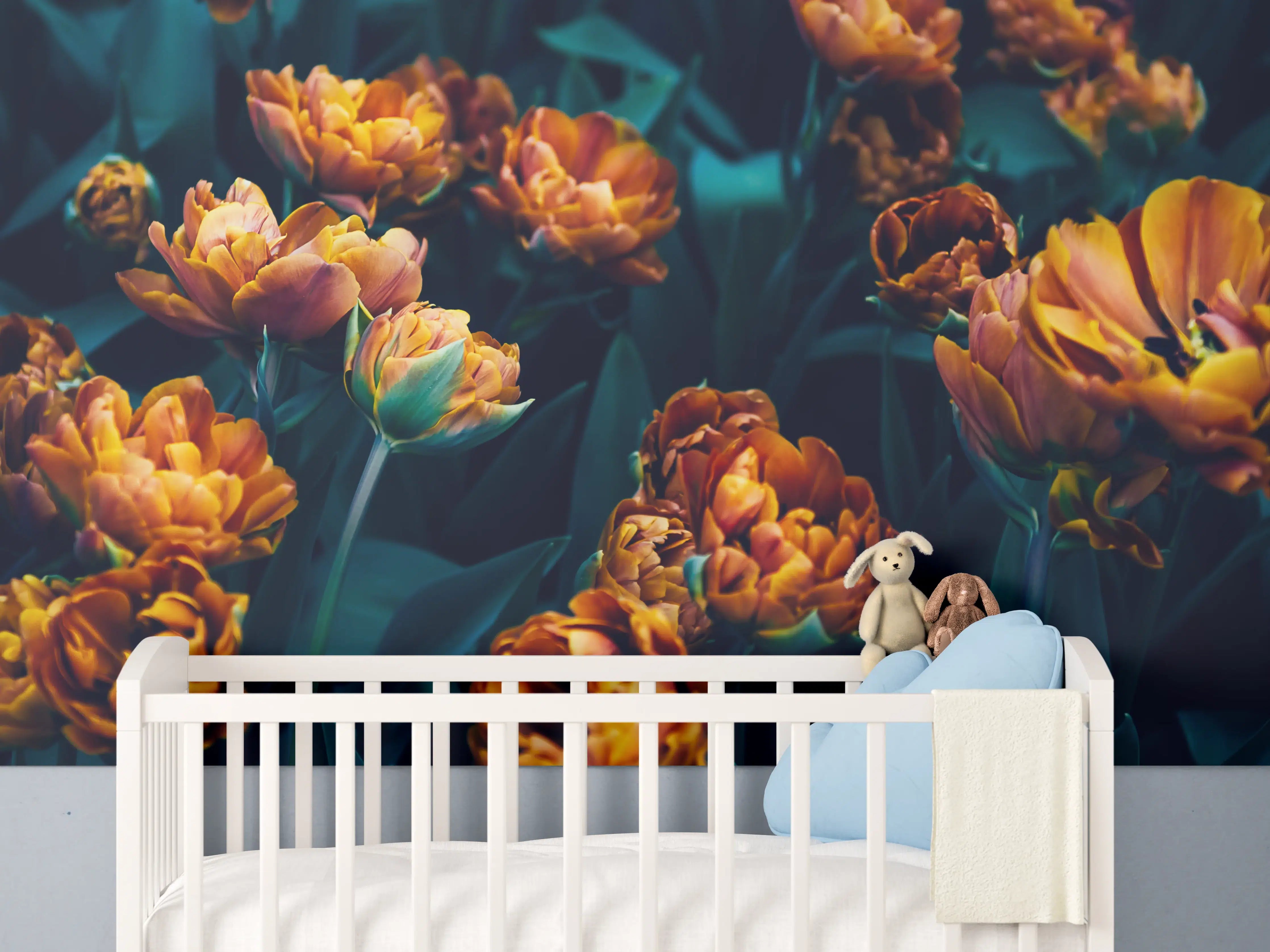 Babyzimmer Wandgestaltung - Warme, orangefarbene Tulpen im Dunkel