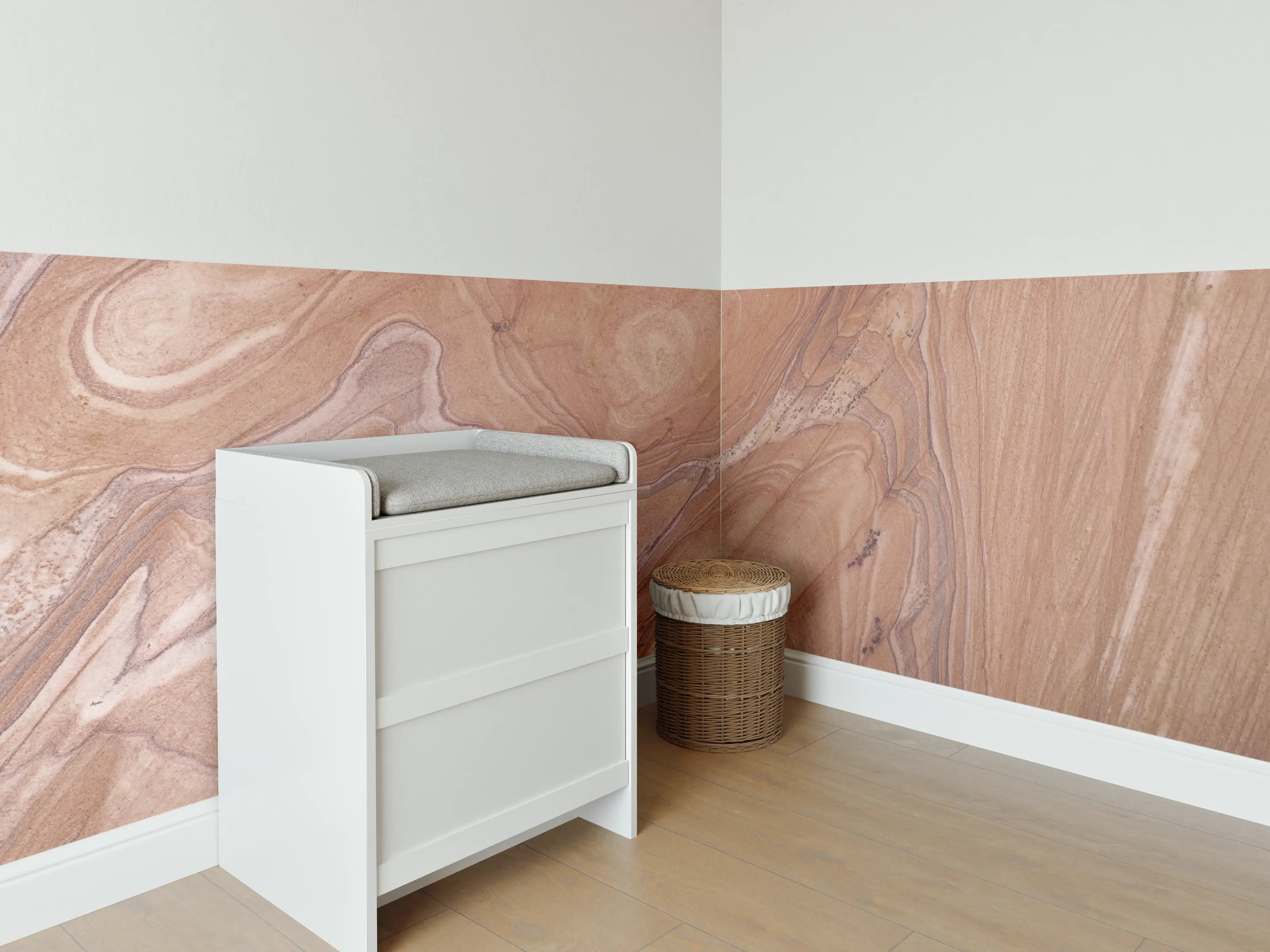 Babyzimmer Wandgestaltung - Warmes Sandstein-Design