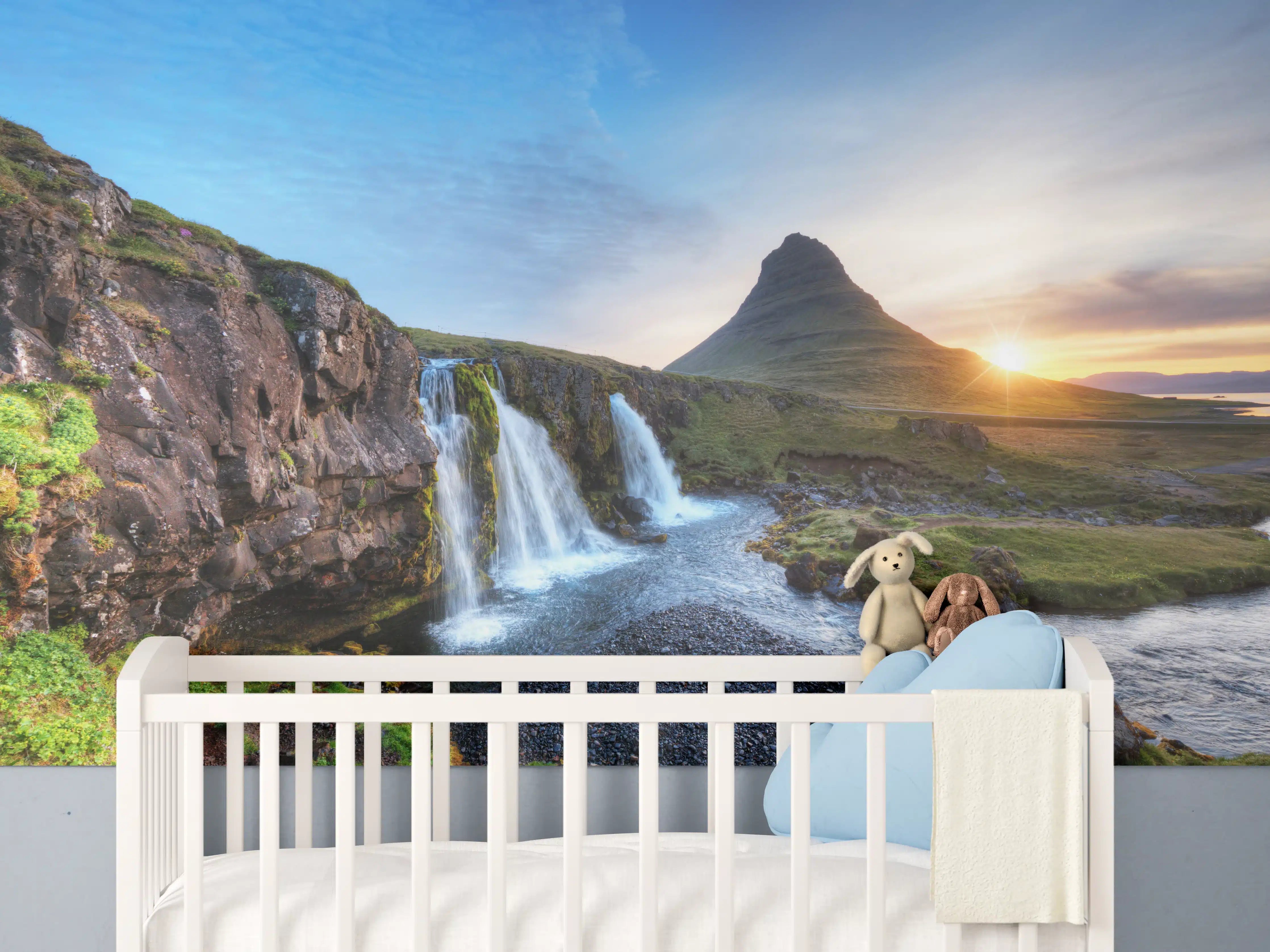 Babyzimmer Wandgestaltung - Wasserfall bei Sonnenuntergang