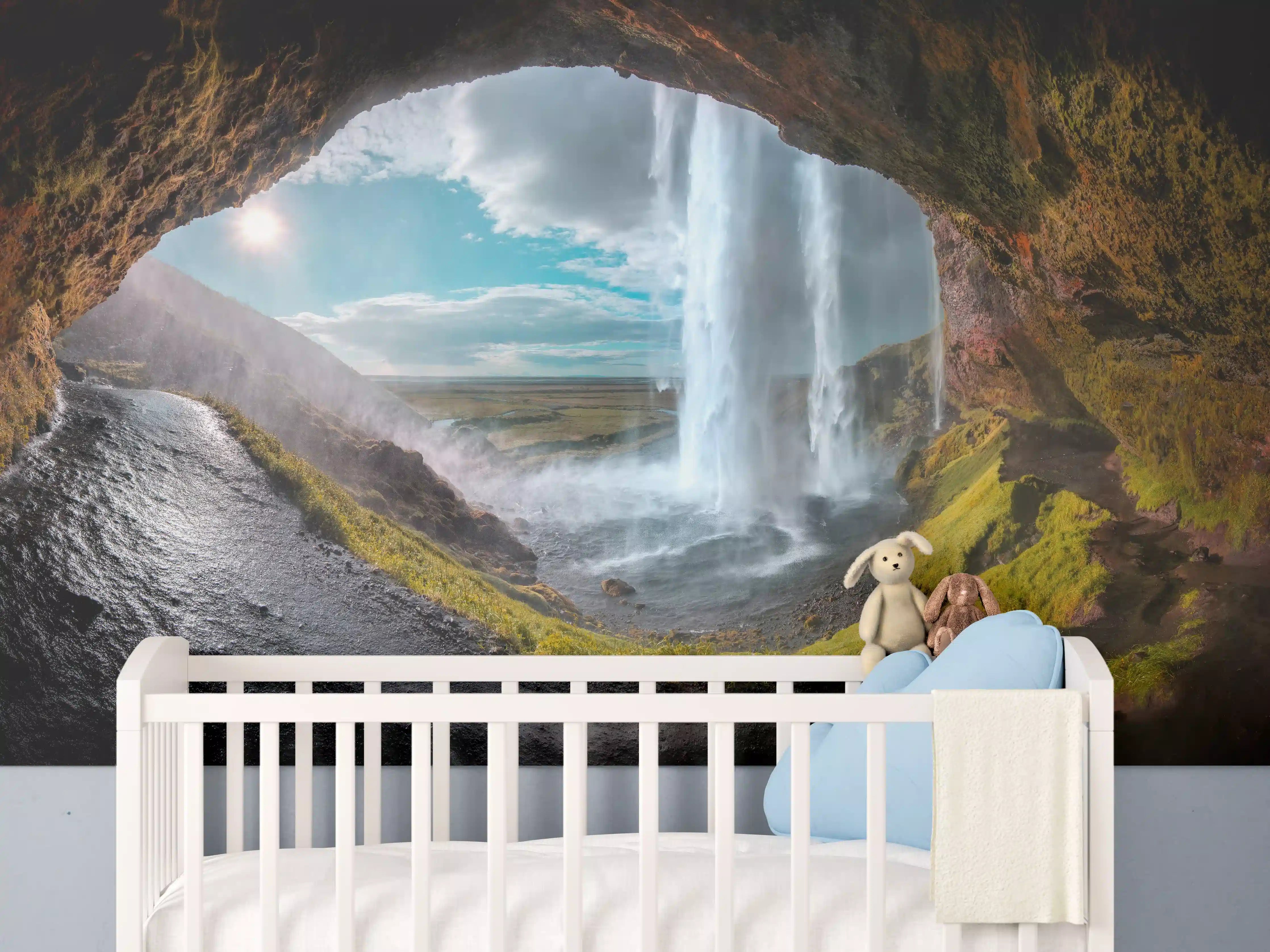 Babyzimmer Wandgestaltung - Wasserfall durch Bergtunnel