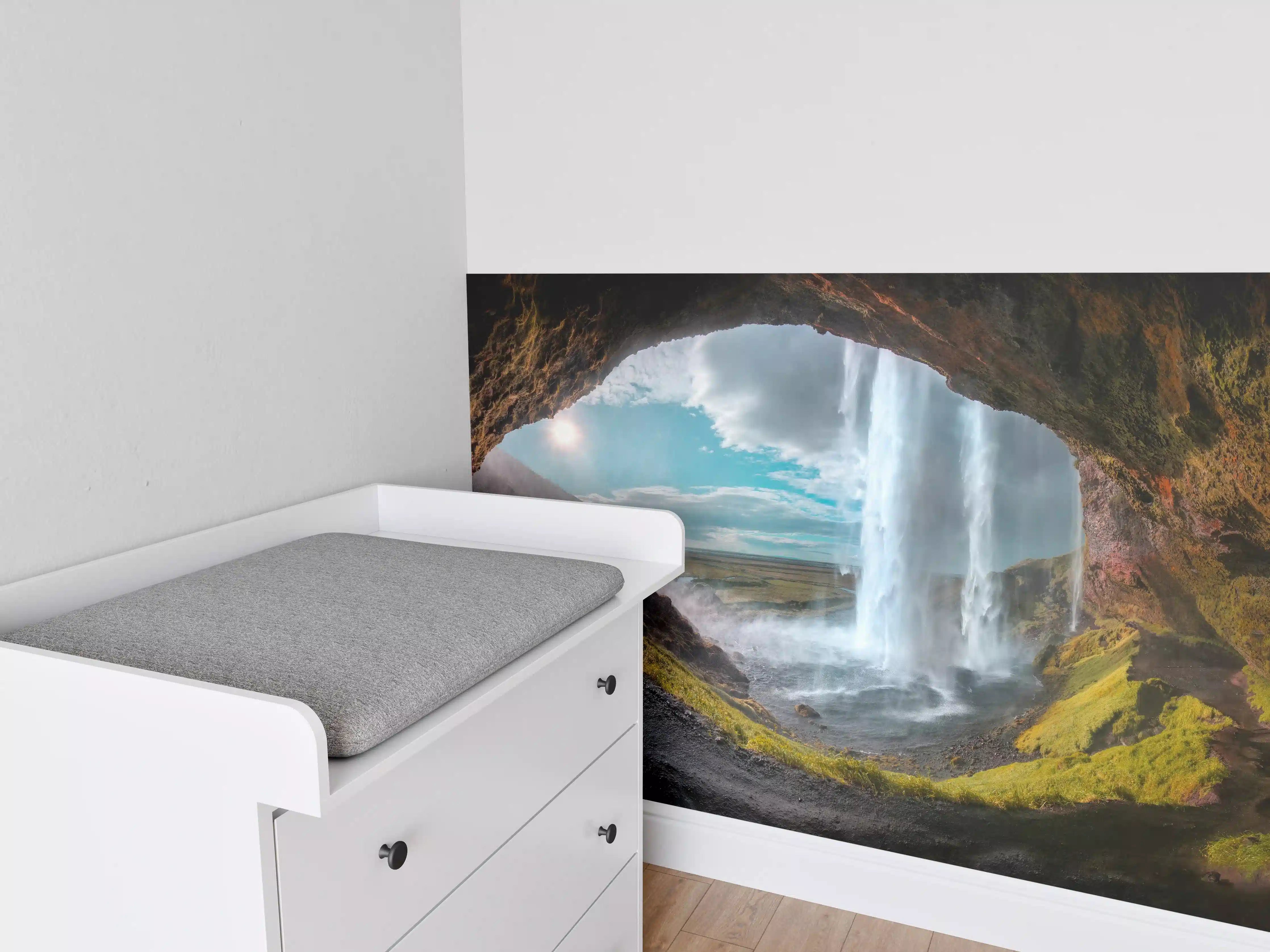Babyzimmer Wandgestaltung - Wasserfall durch Bergtunnel