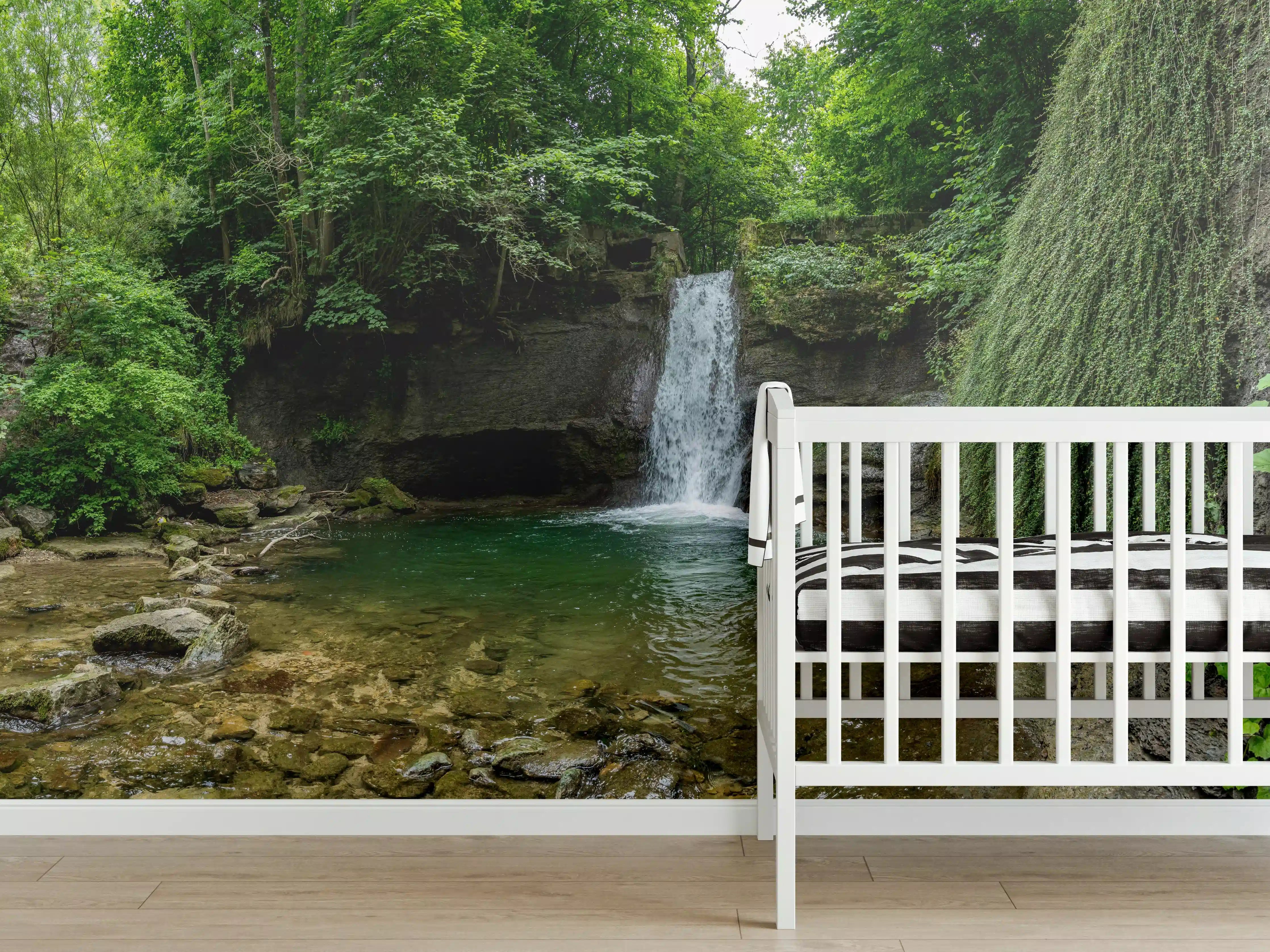 Babyzimmer Wandgestaltung - Wasserfall im Wald - Utopie