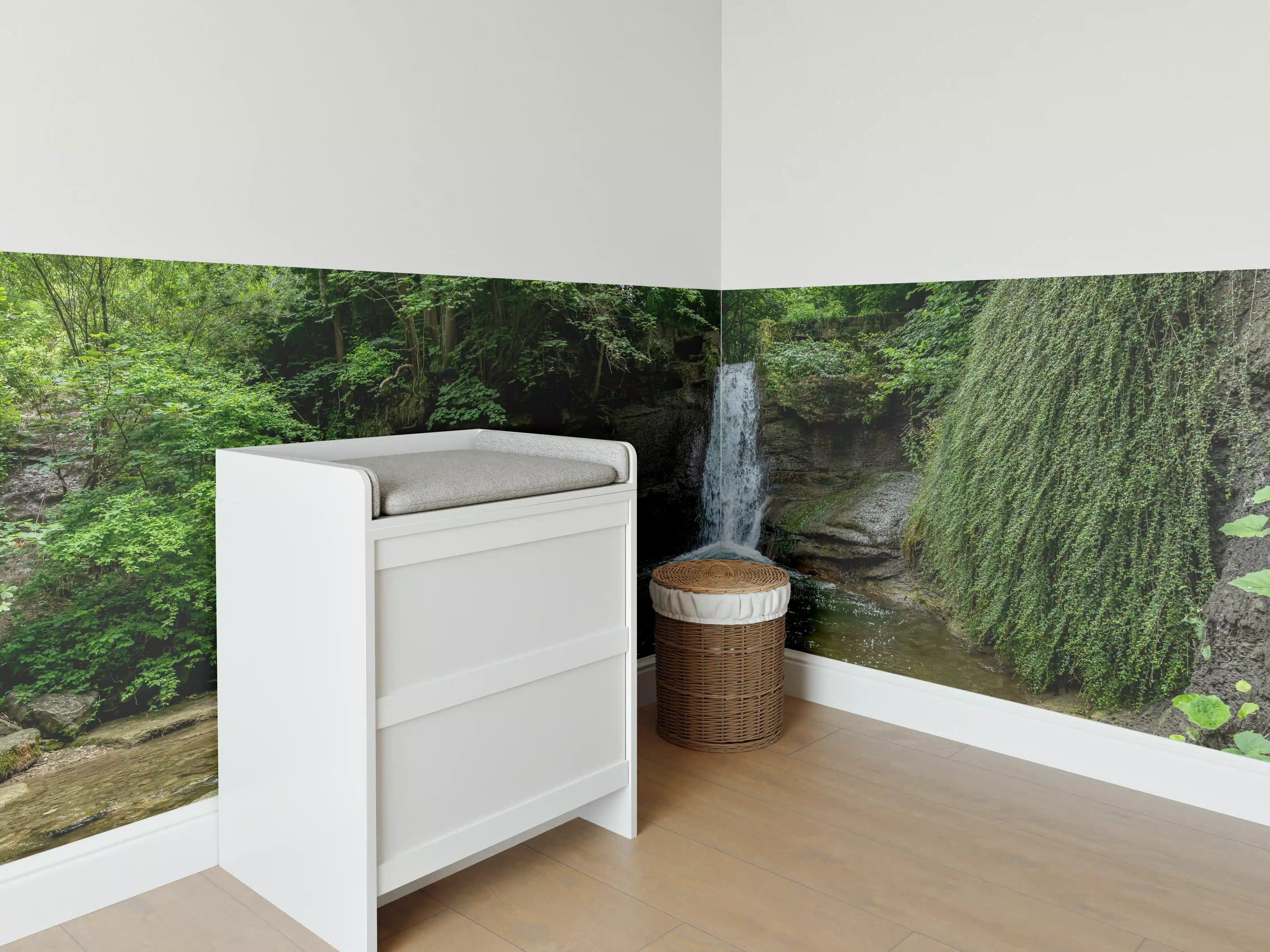 Babyzimmer Wandgestaltung - Wasserfall im Wald - Utopie