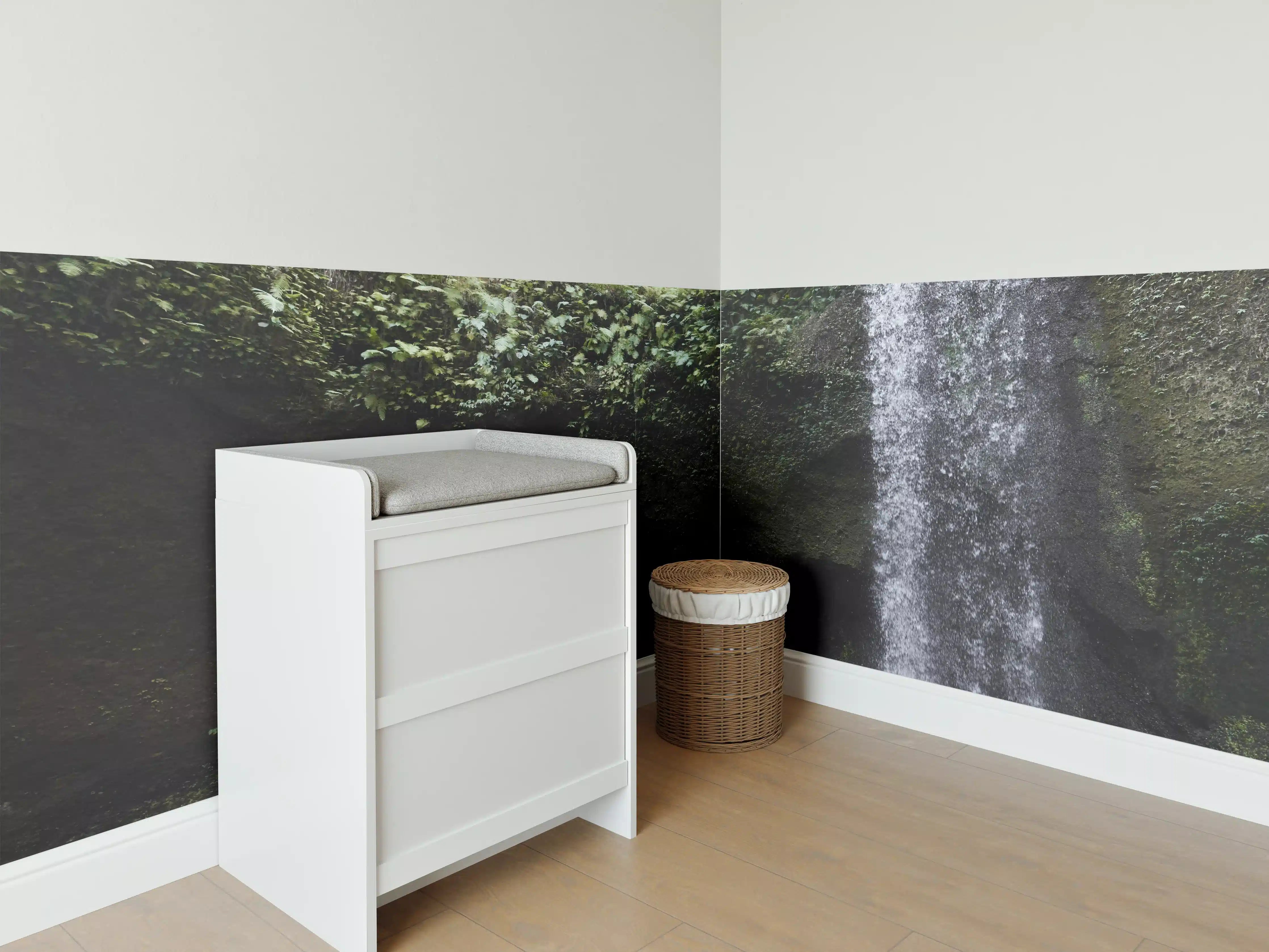 Babyzimmer Wandgestaltung - Wasserfall in Bali im Herbst