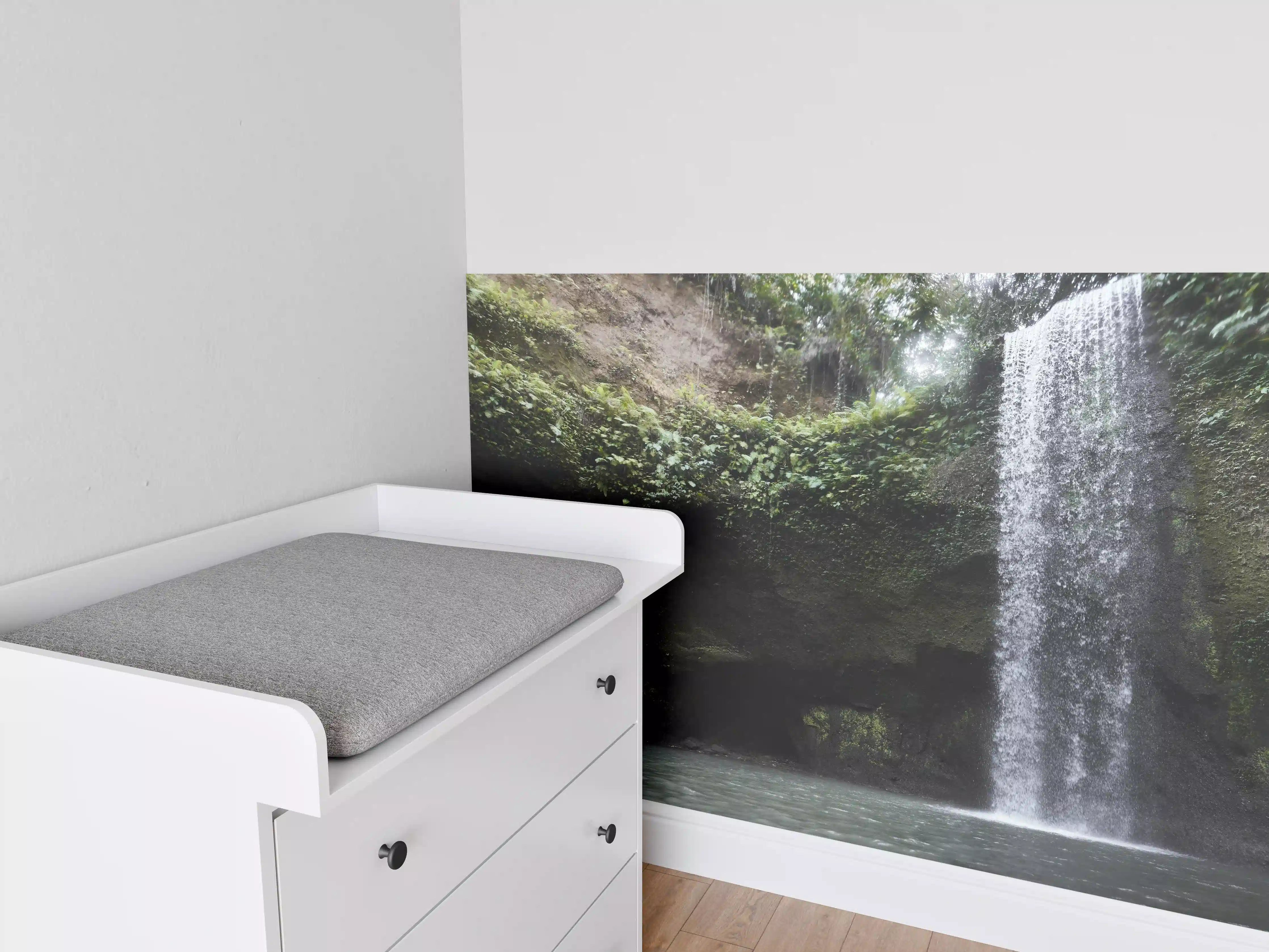 Babyzimmer Wandgestaltung - Wasserfall in Bali im Herbst