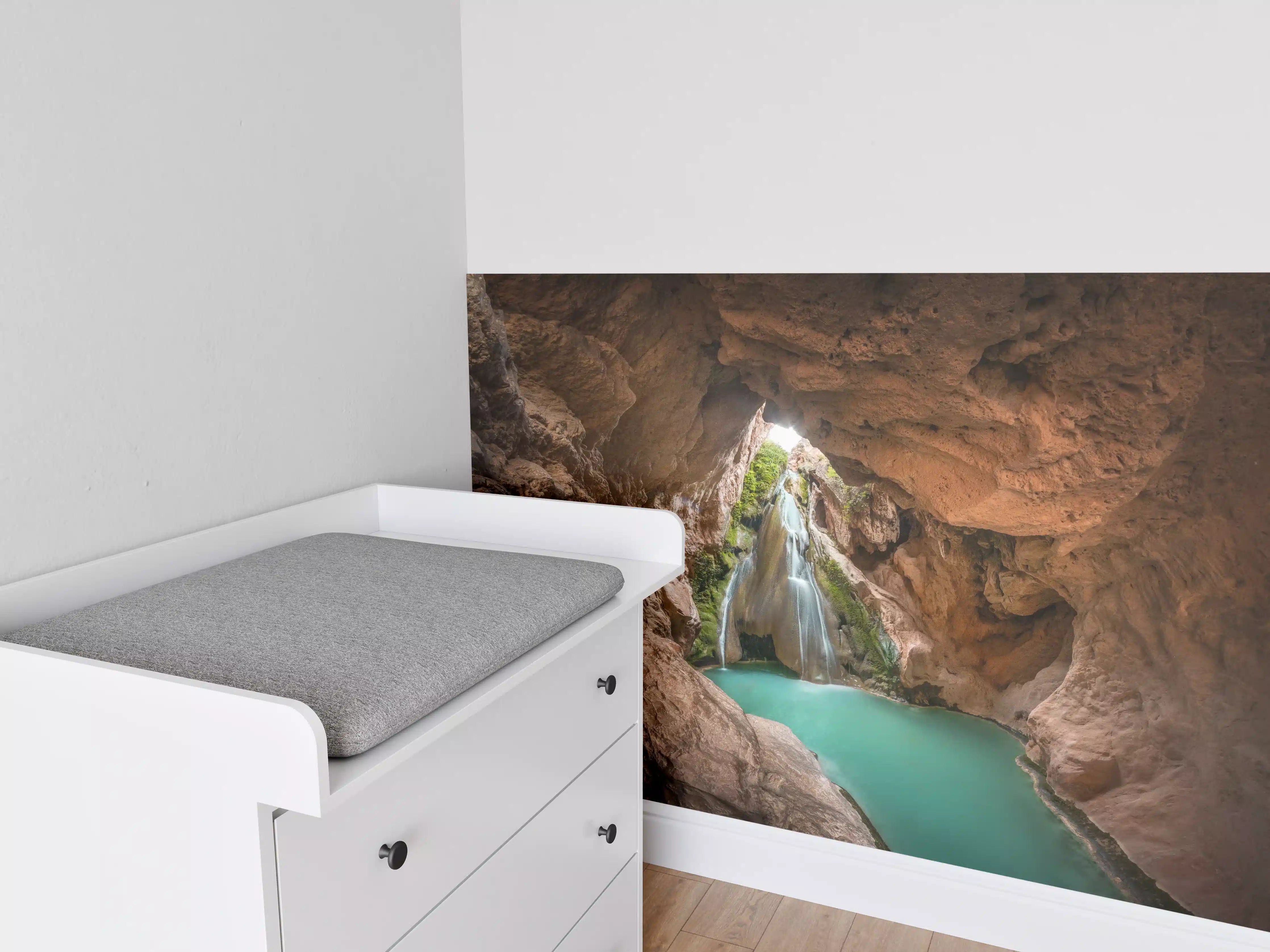 Babyzimmer Wandgestaltung - Wasserfall in Höhle mit See in Valencia