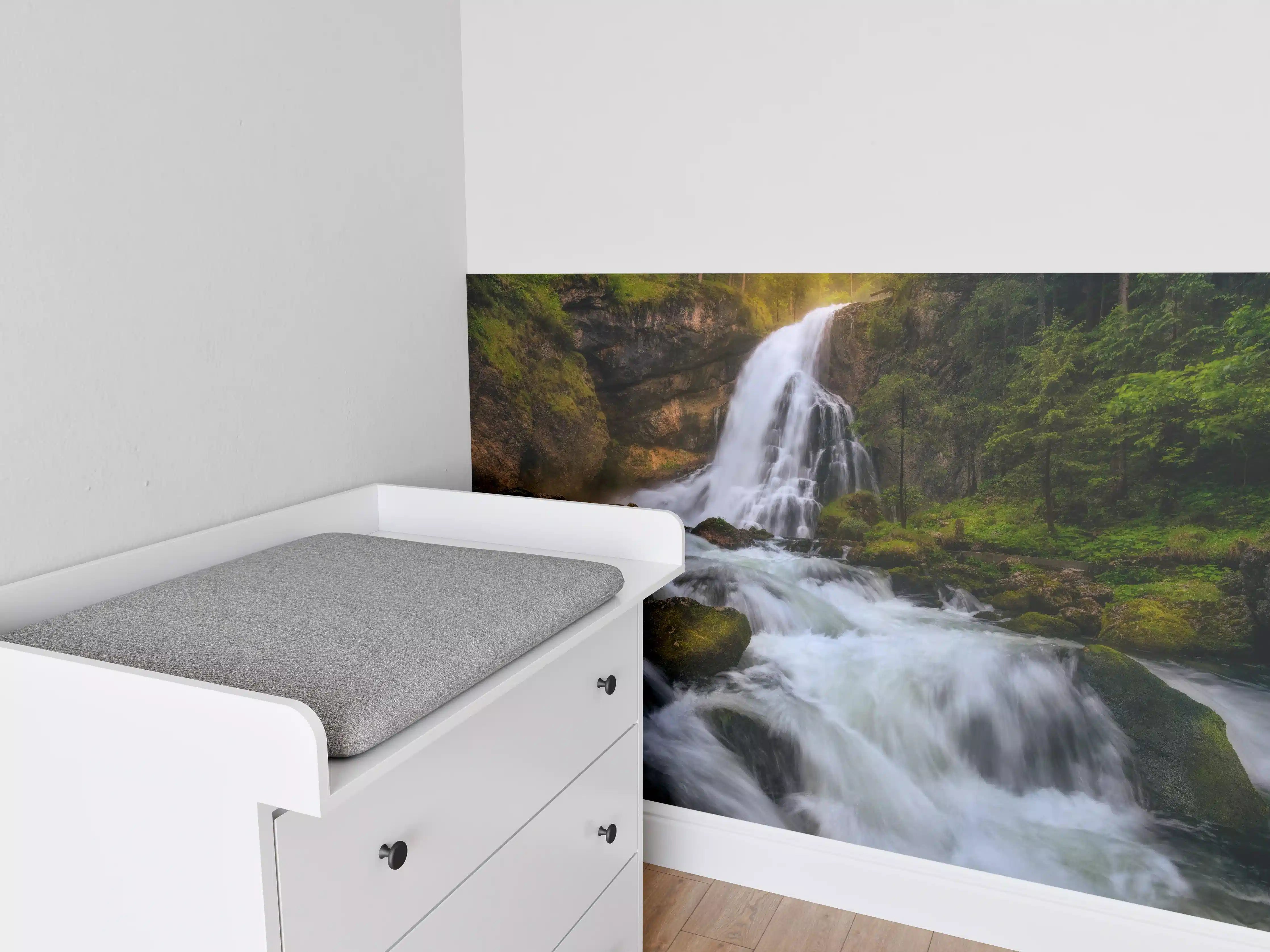 Babyzimmer Wandgestaltung - Wasserfall in bergiger Region