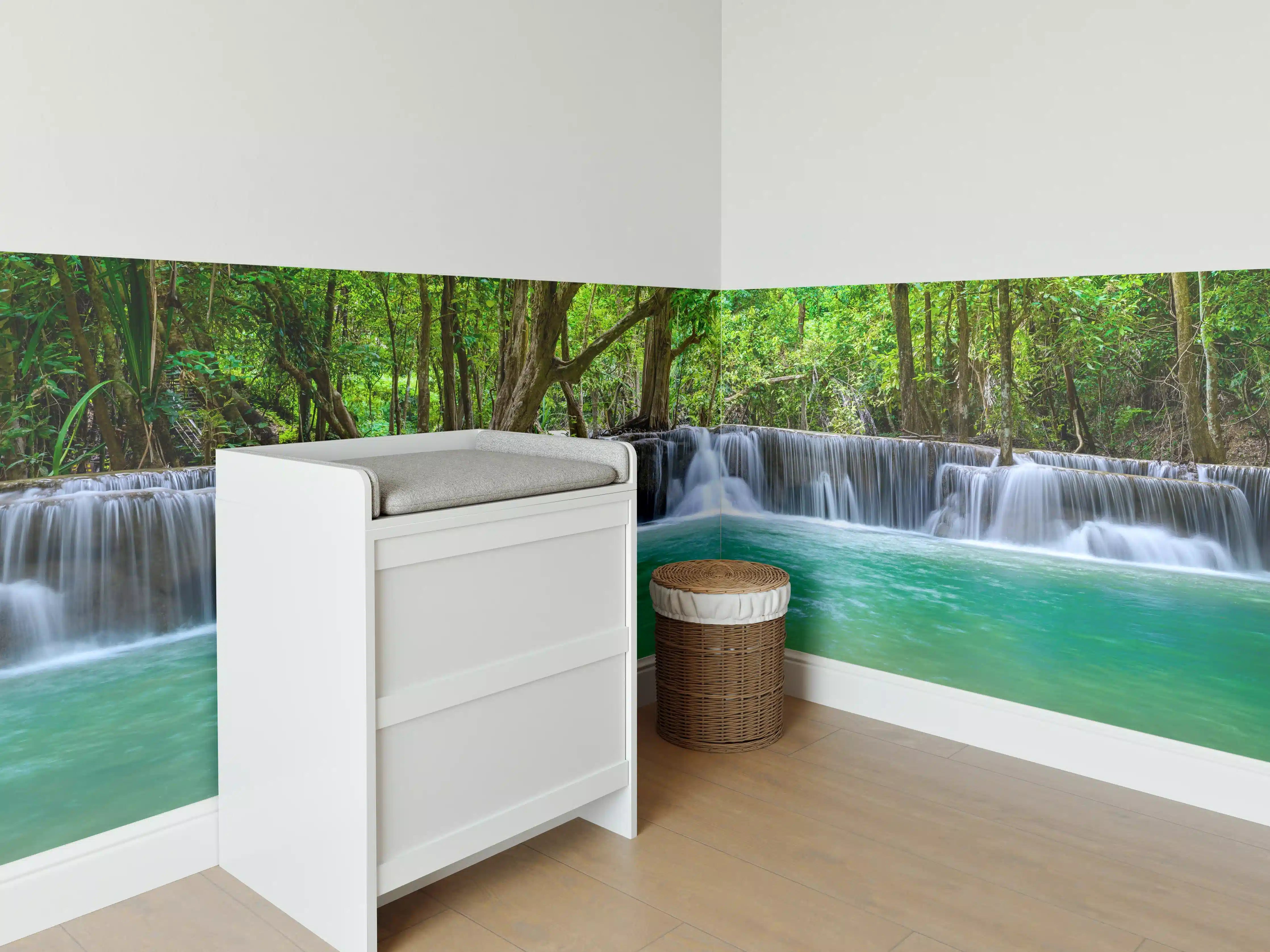 Babyzimmer Wandgestaltung - Wasserfall tief im tropischen Wald