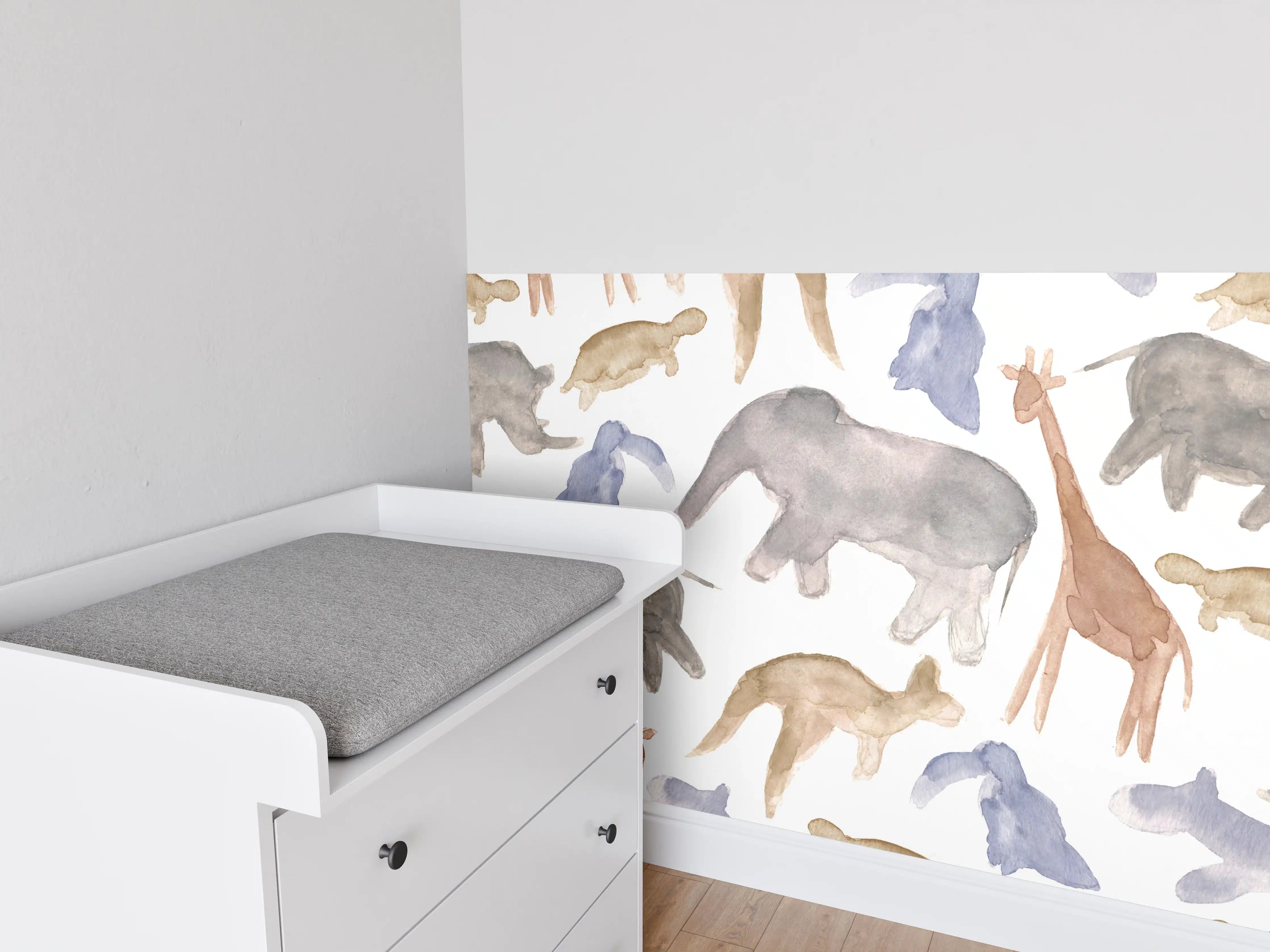 Babyzimmer Wandgestaltung - Wasserfarben-Zeichnung von Elefanten und Giraffen