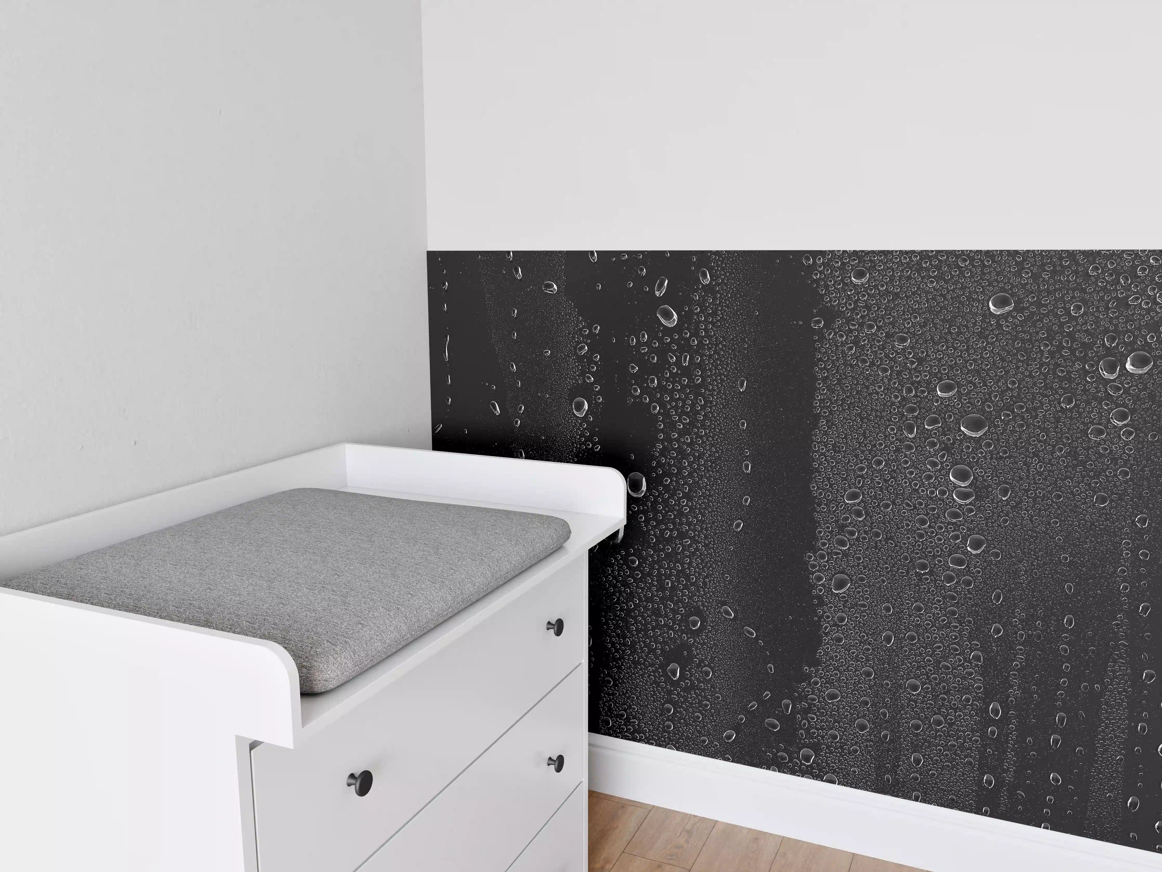 Babyzimmer Wandgestaltung - Wassertropfen auf schwarzem Glas