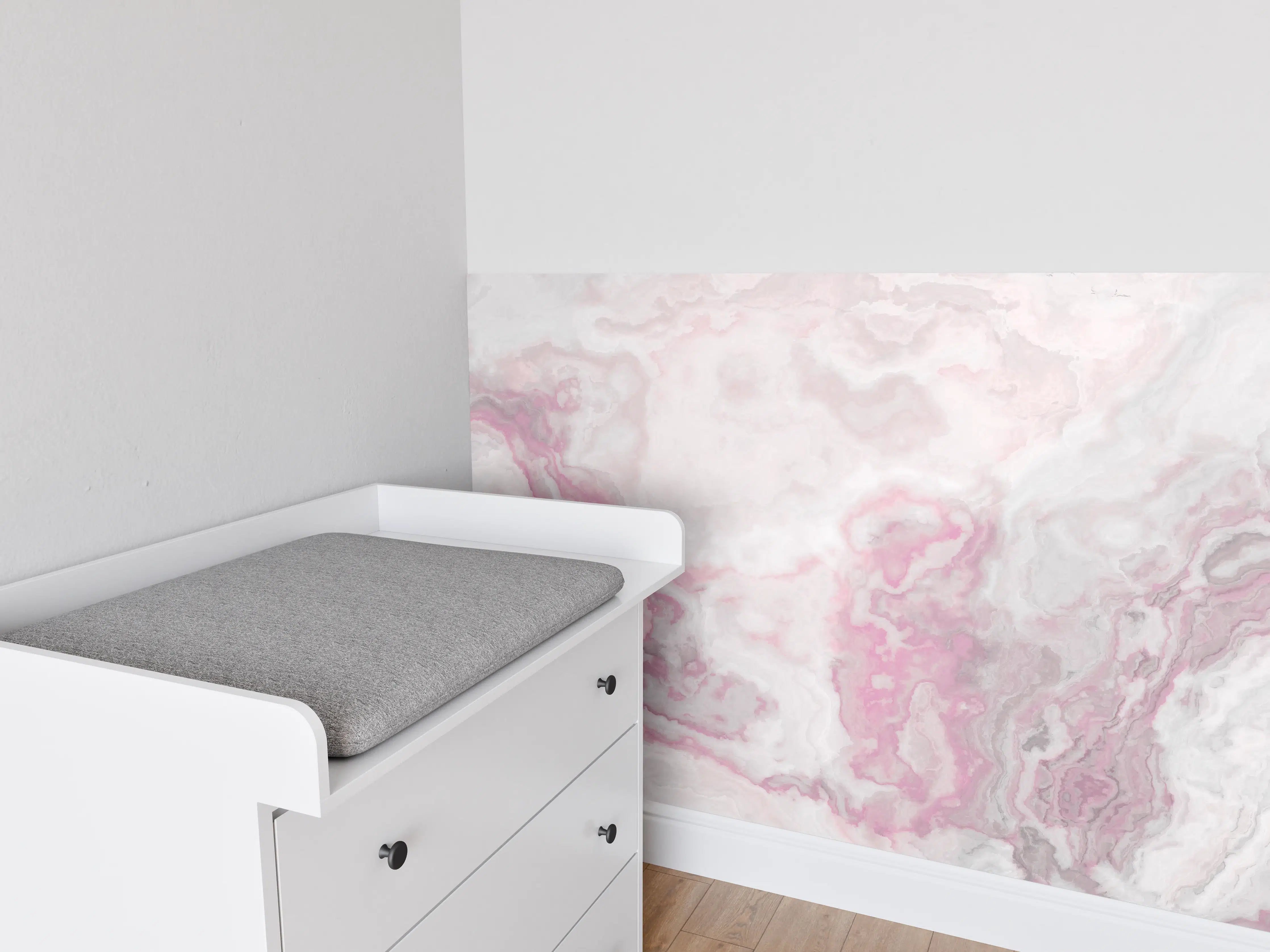 Babyzimmer Wandgestaltung - Weiche rosa und graue Marmorstruktur