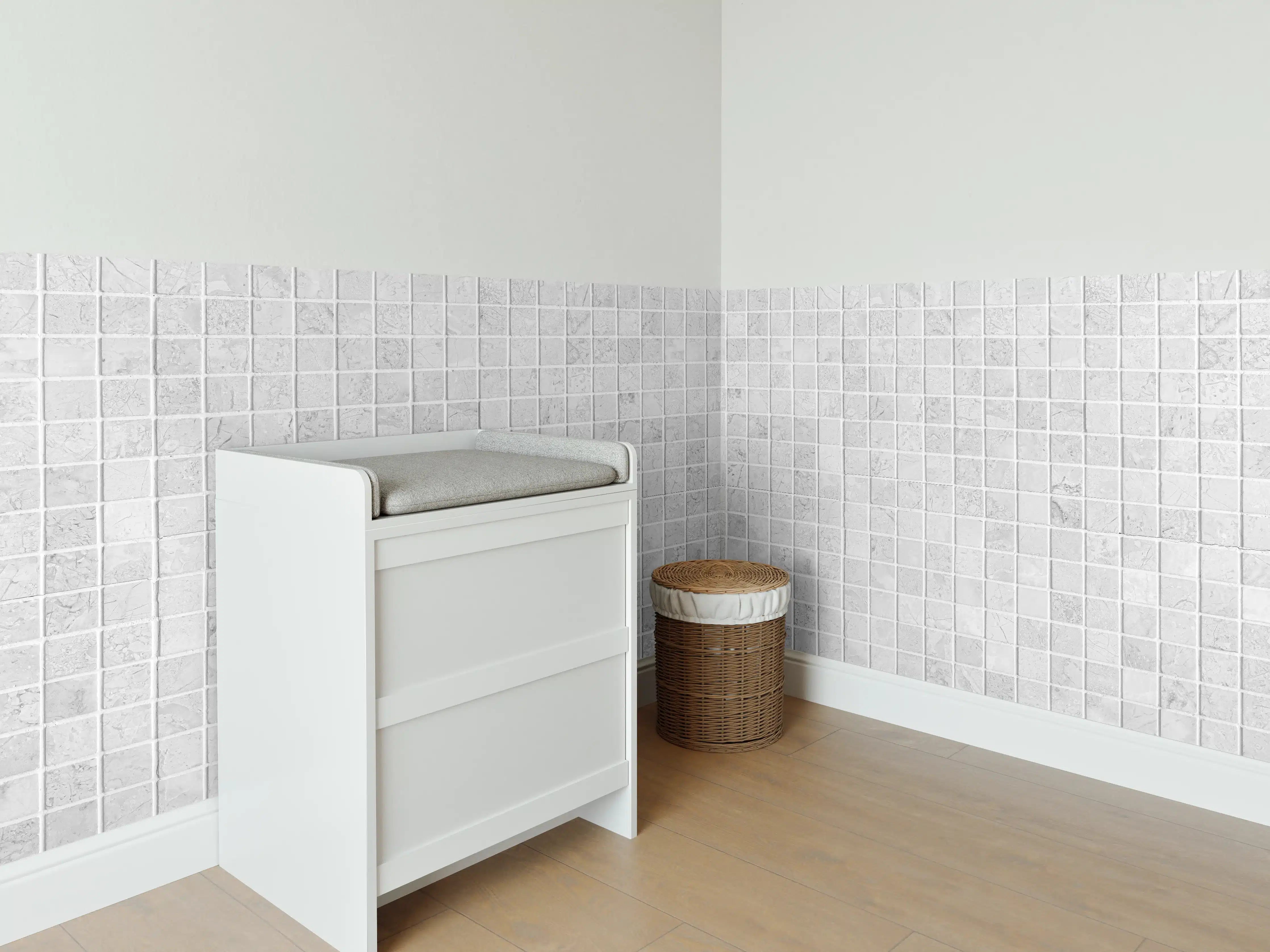 Babyzimmer Wandgestaltung - Weiß-Graue Mosaikfliesen Textur