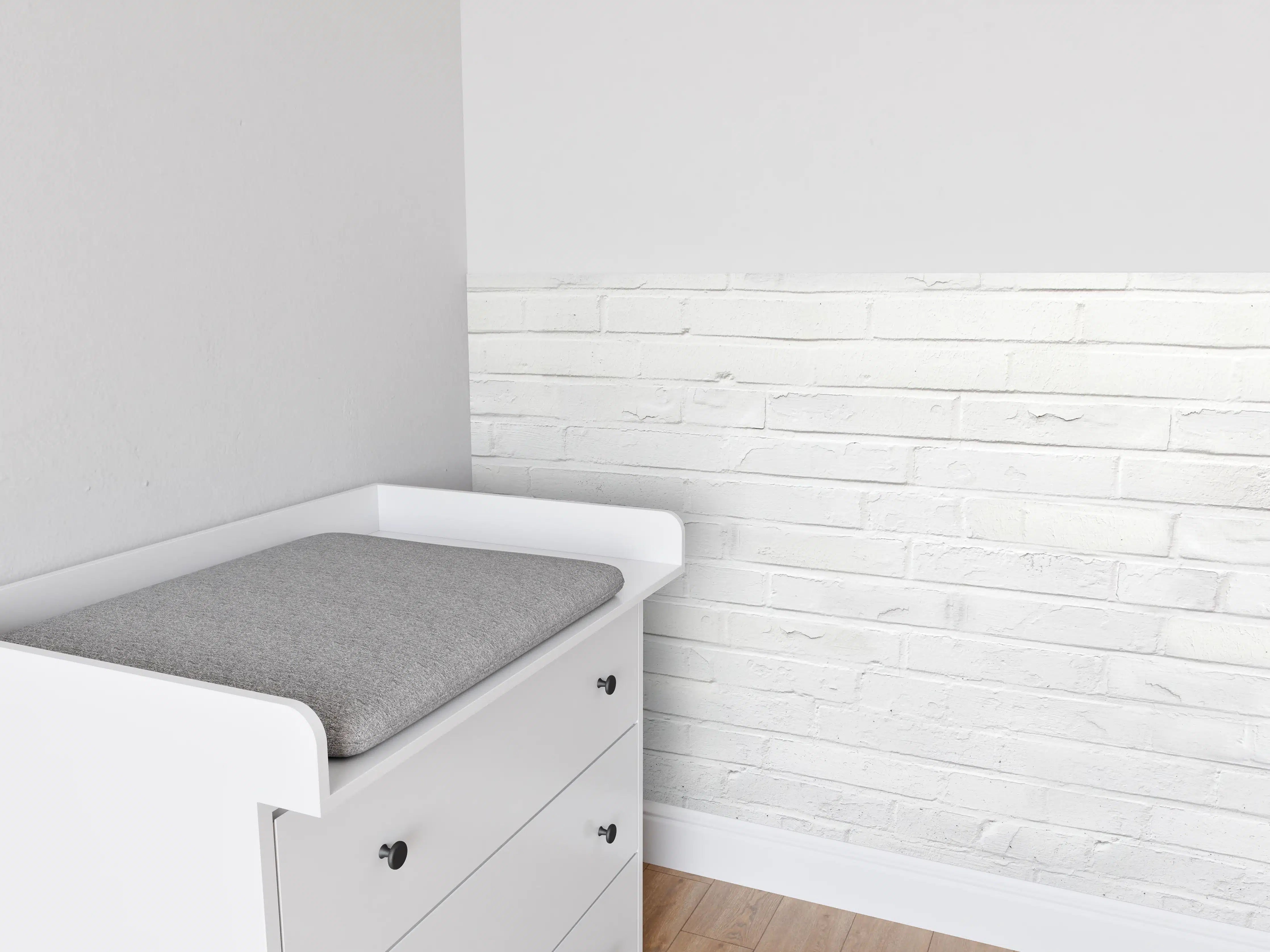 Babyzimmer Wandgestaltung - Weiß bemalte Steinmauer