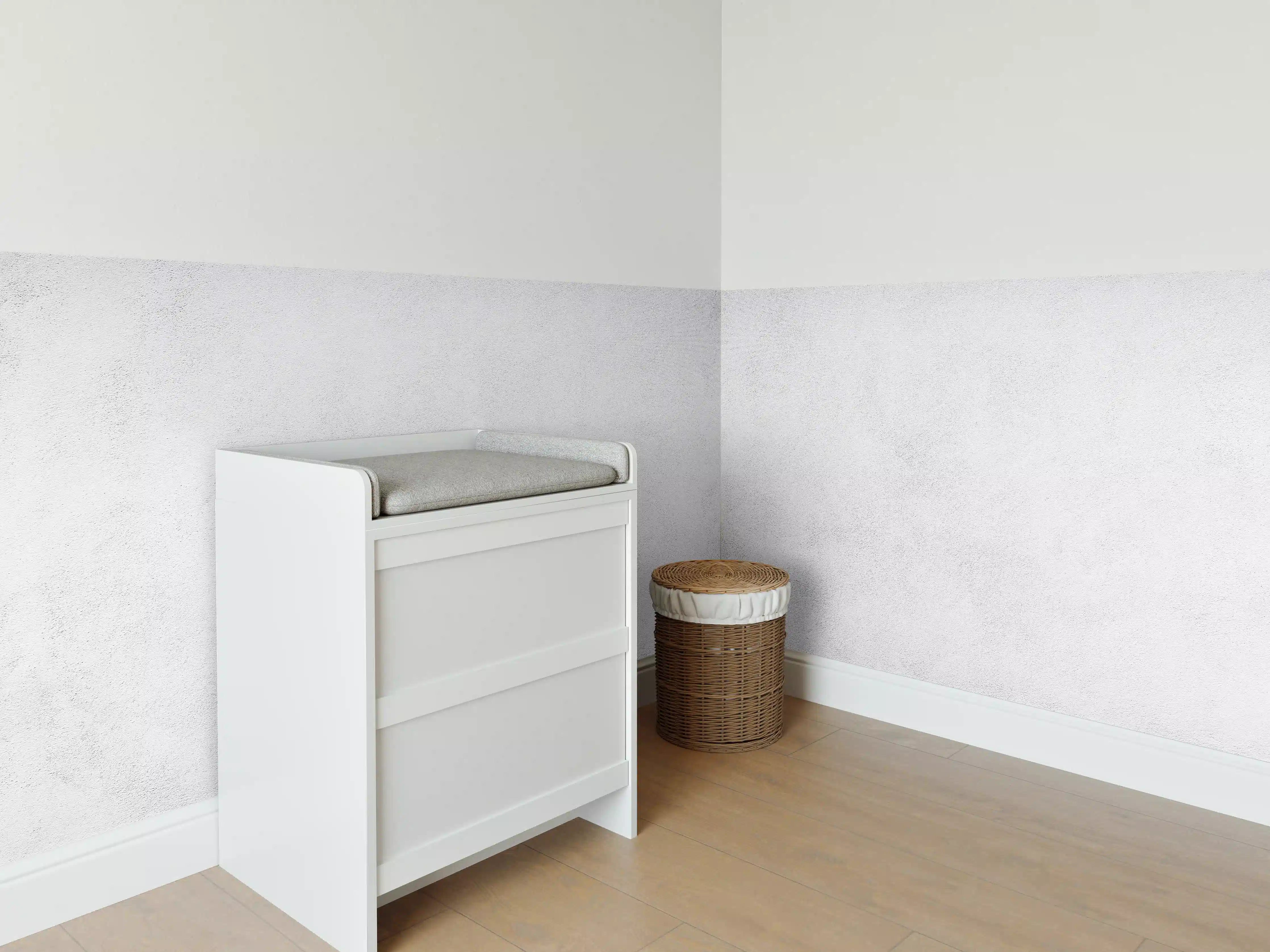Babyzimmer Wandgestaltung - Weiß-gräuliche Betonwand