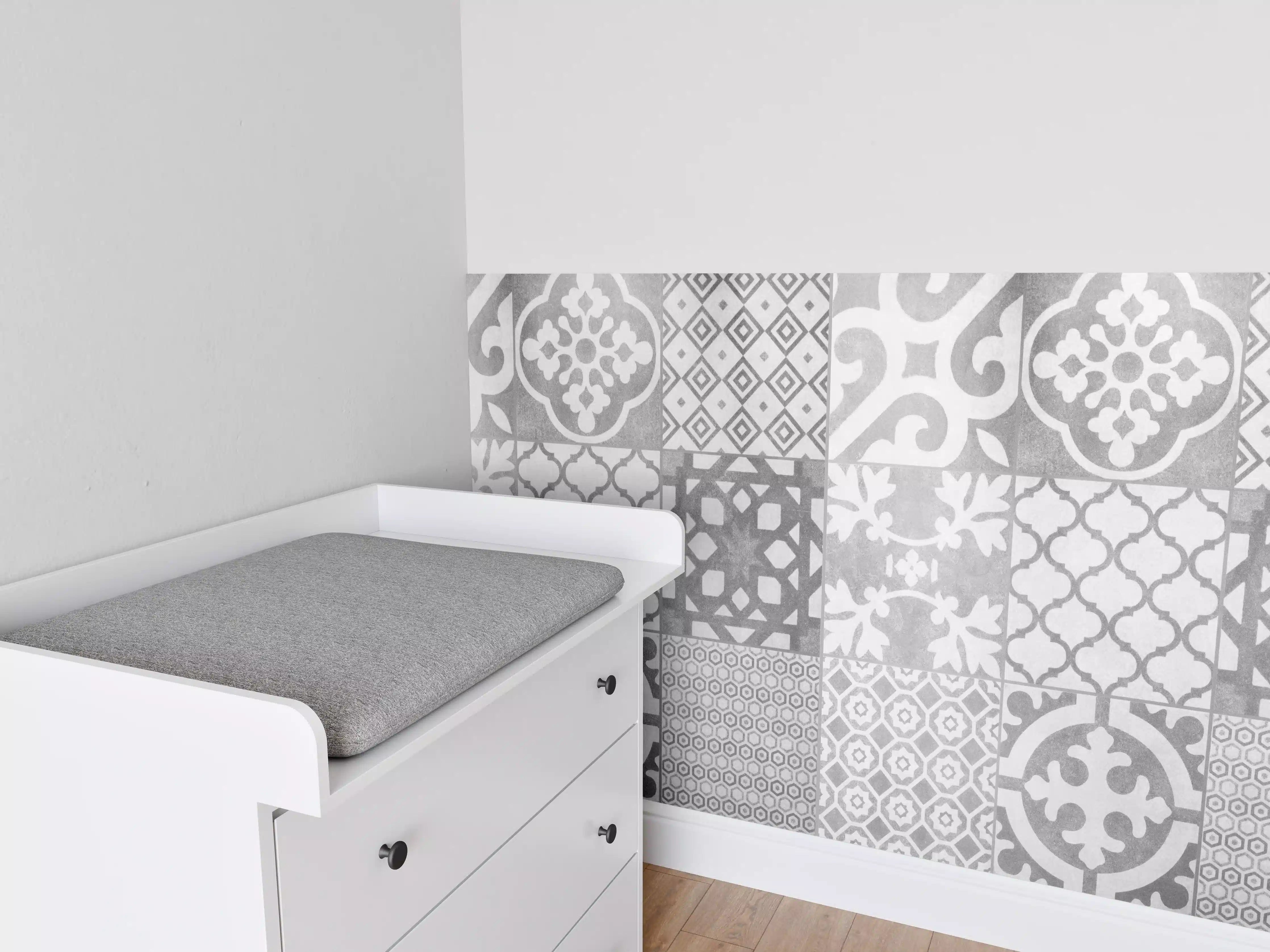 Babyzimmer Wandgestaltung - Weiß graue vintage Fliesen