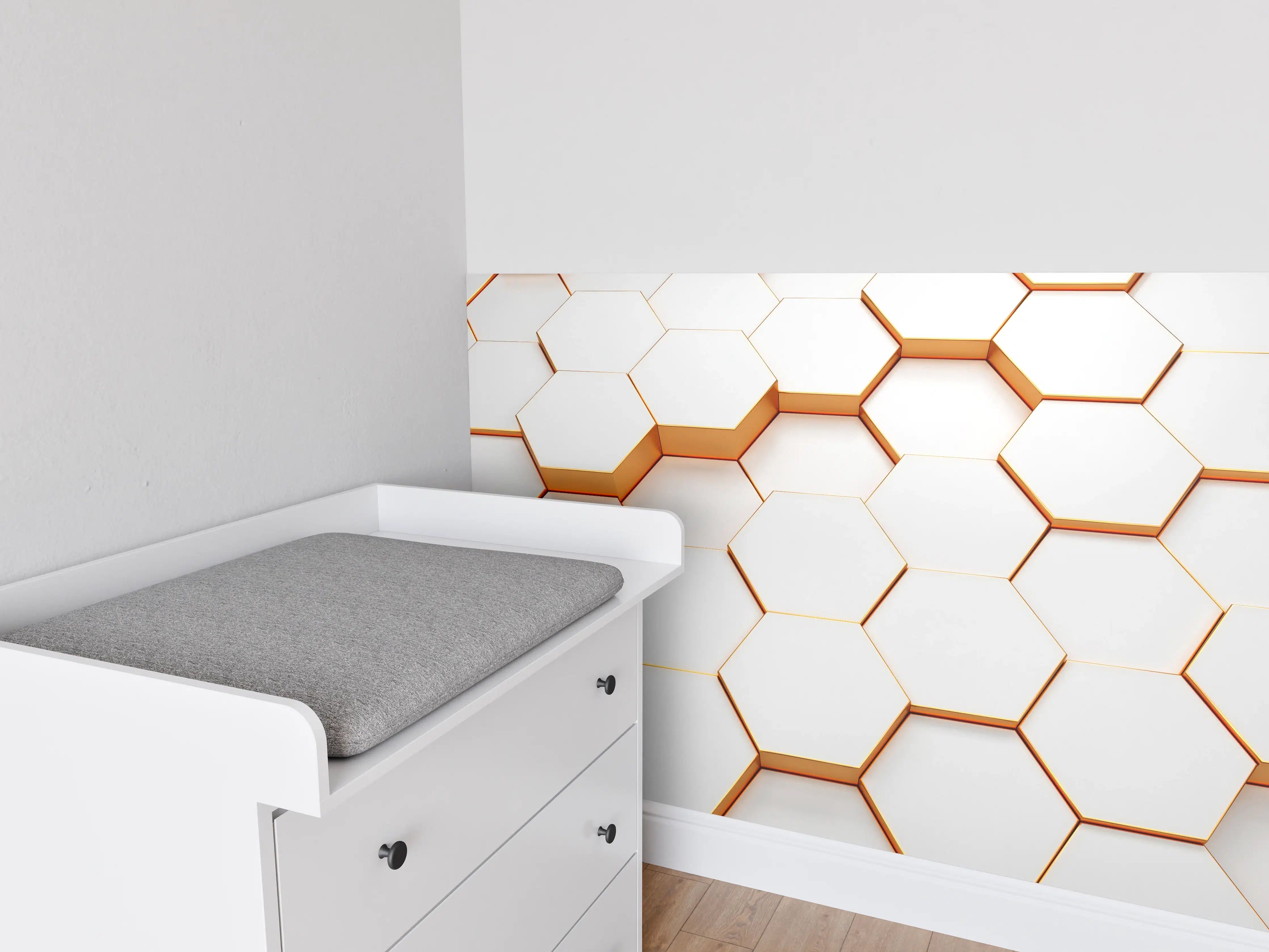 Babyzimmer Wandgestaltung - Weiße 3D-Hexagon-Wandgestaltung mit goldenen Akzenten
