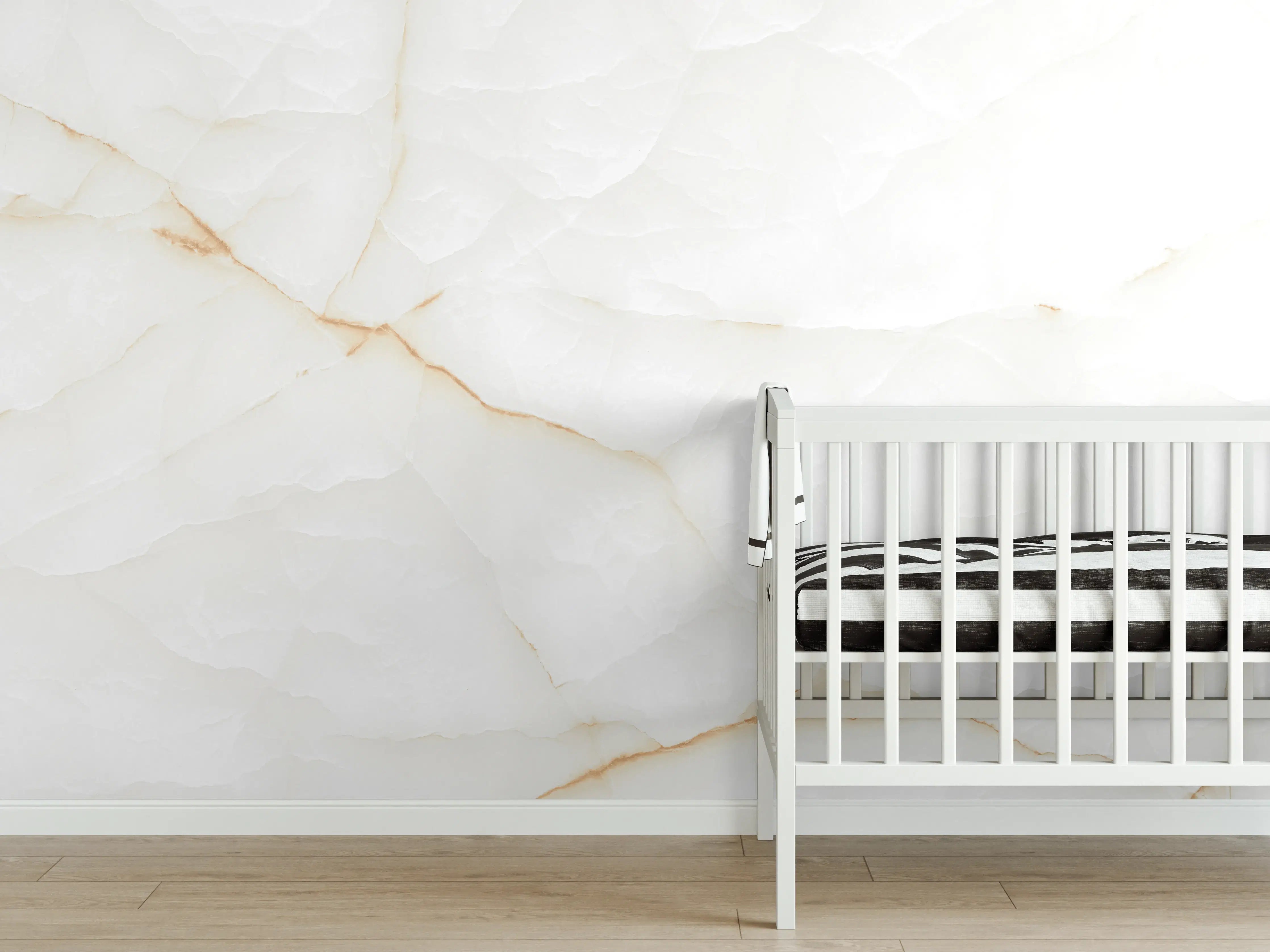 Babyzimmer Wandgestaltung - Weiße Marmor-Textur mit feinen Farbnuancen
