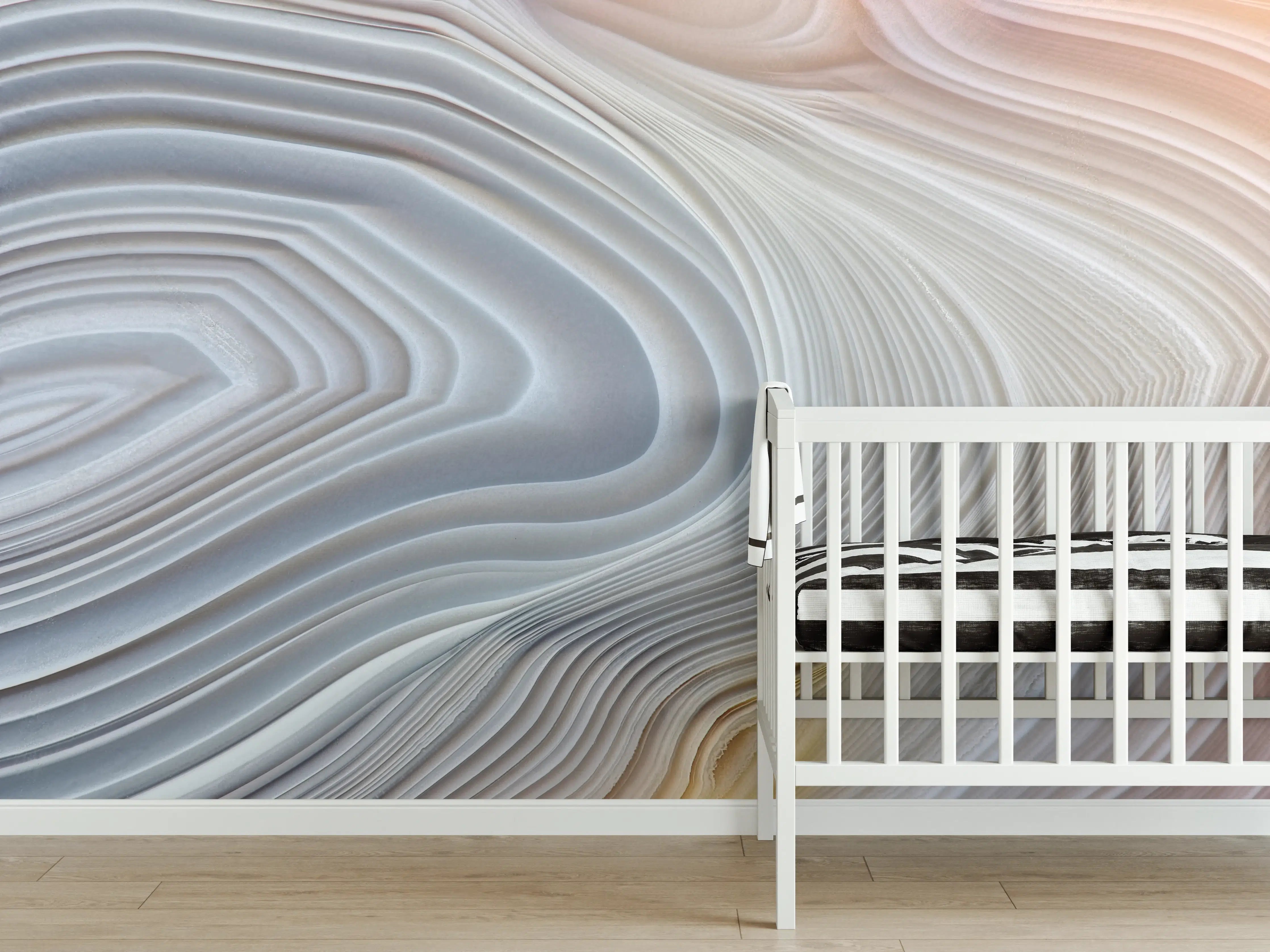 Babyzimmer Wandgestaltung - Weiße Marmorstruktur mit zarten Farbnuancen