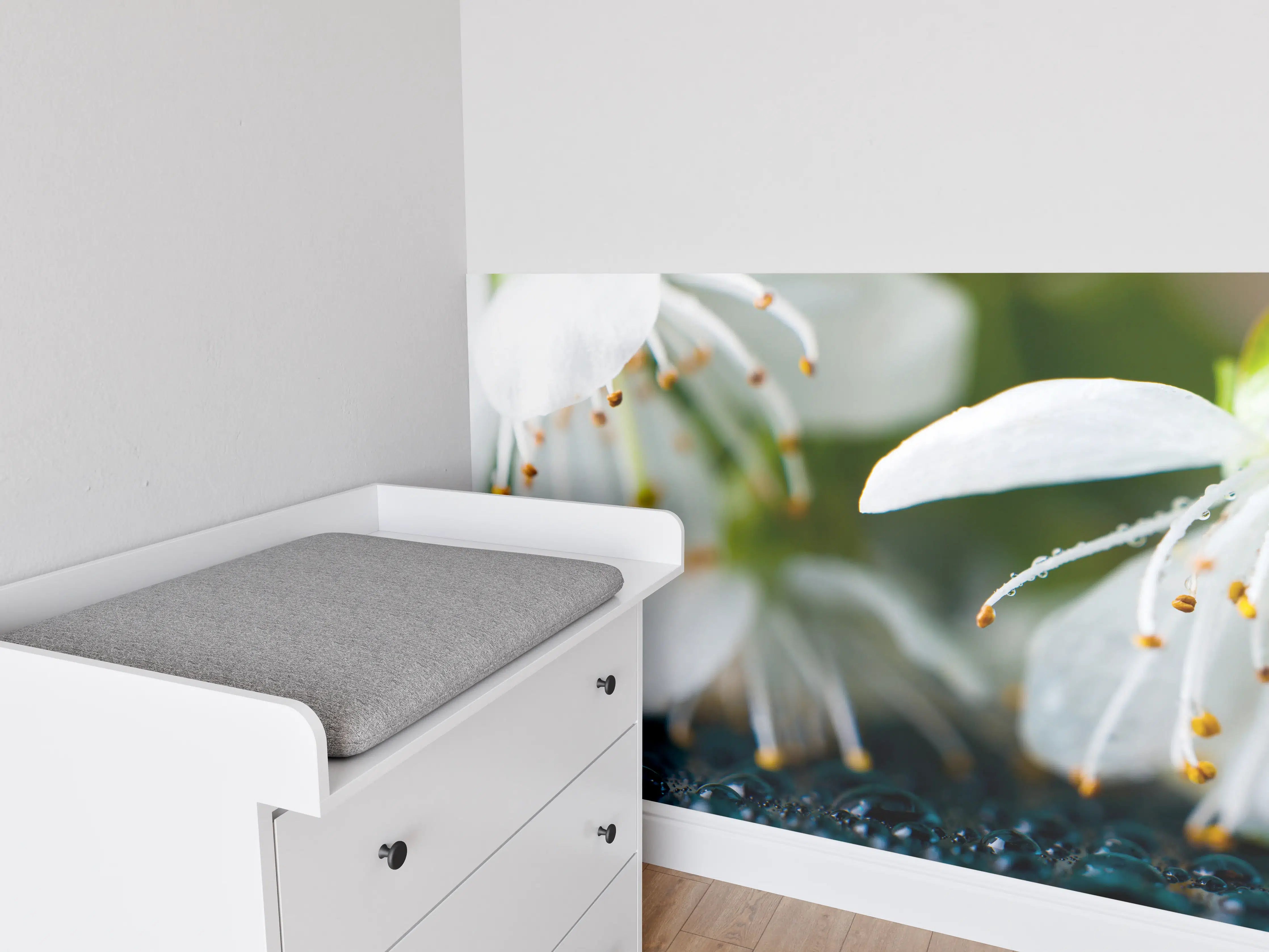 Babyzimmer Wandgestaltung - Weiße blühende Frühlingsblumen