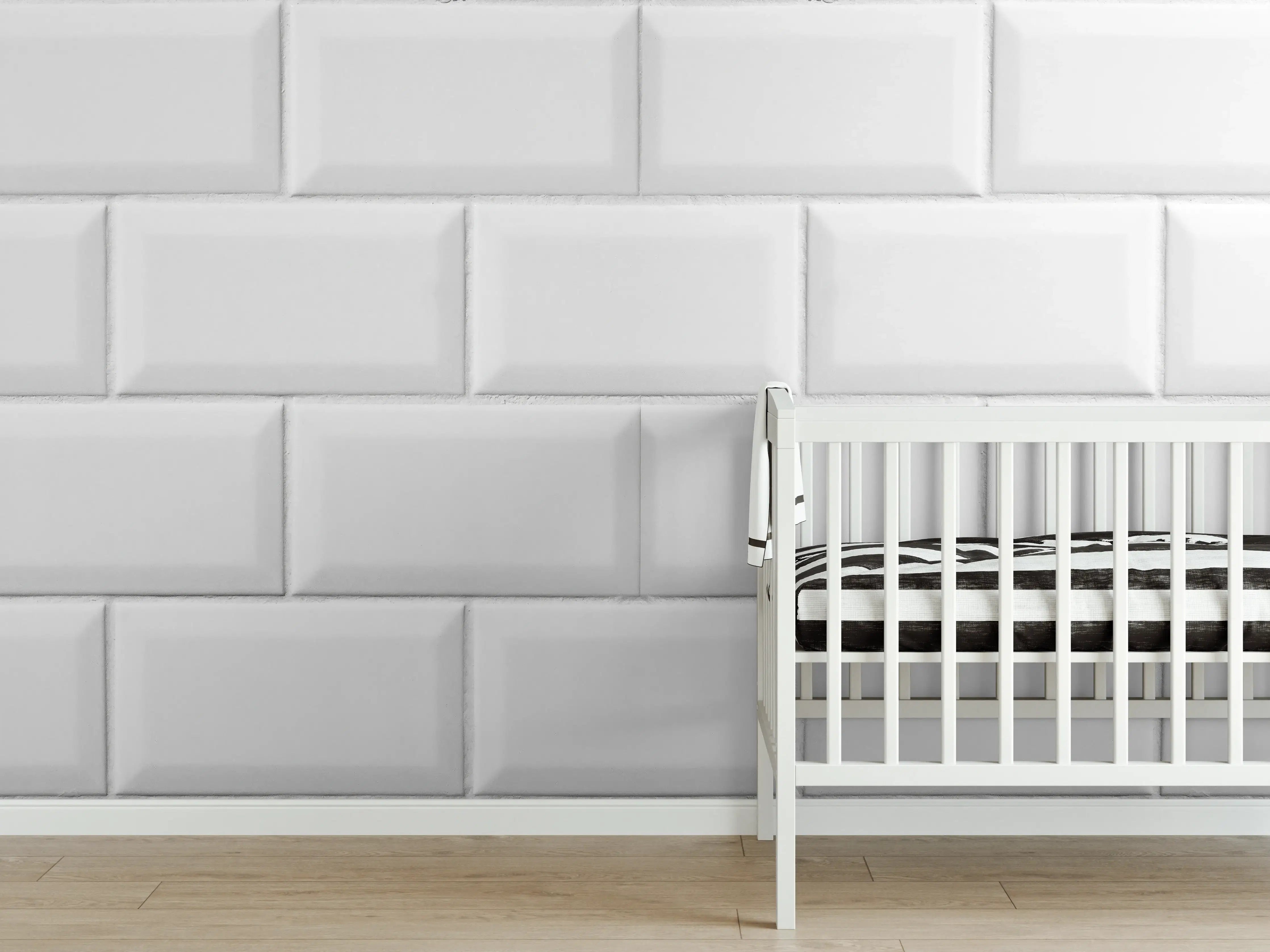 Babyzimmer Wandgestaltung - Weiße helle glänzende Ziegelfliesen