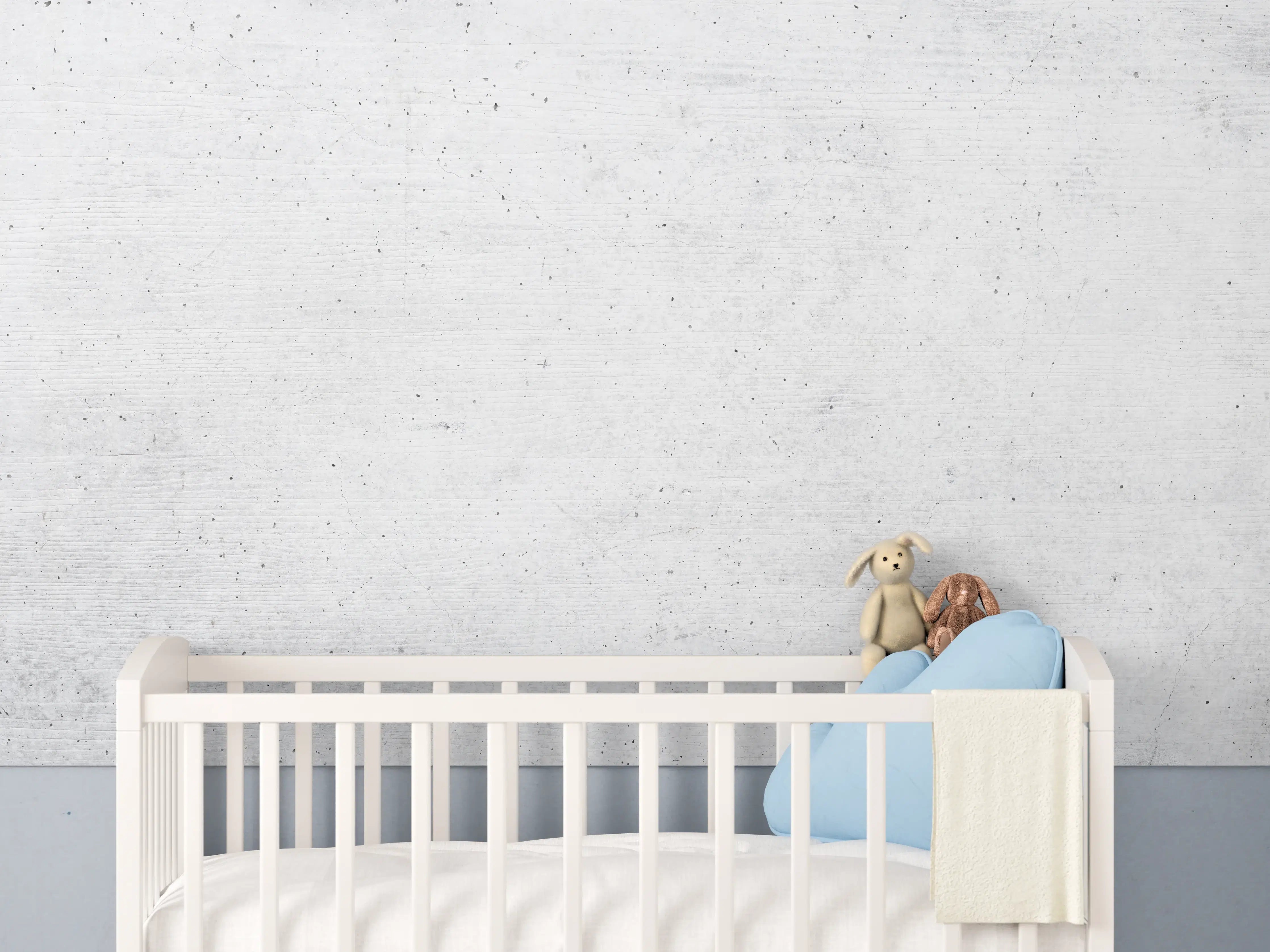 Babyzimmer Wandgestaltung - Weiße historische Betonwand