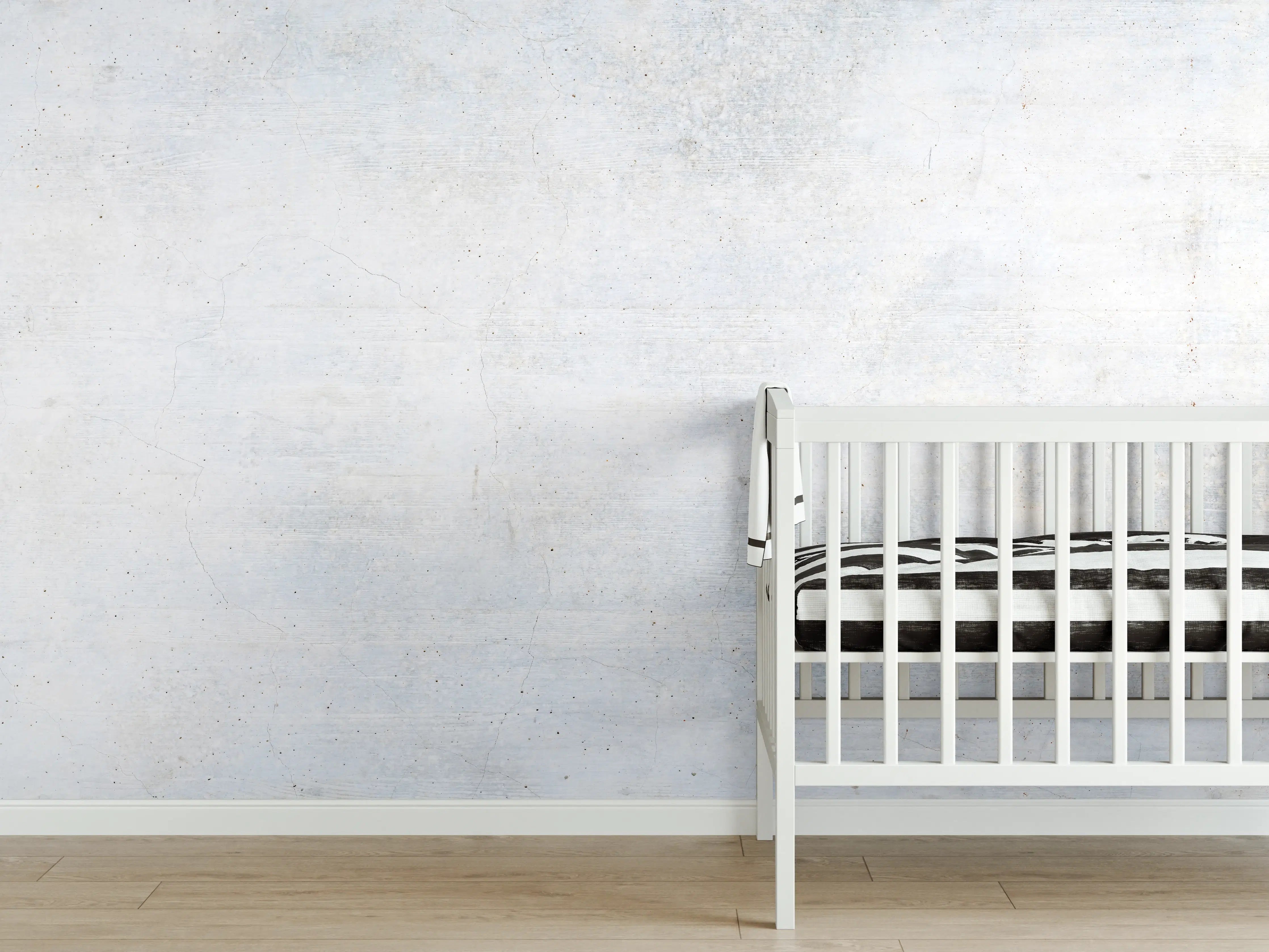 Babyzimmer Wandgestaltung - Weiße verwitterte Betonwand