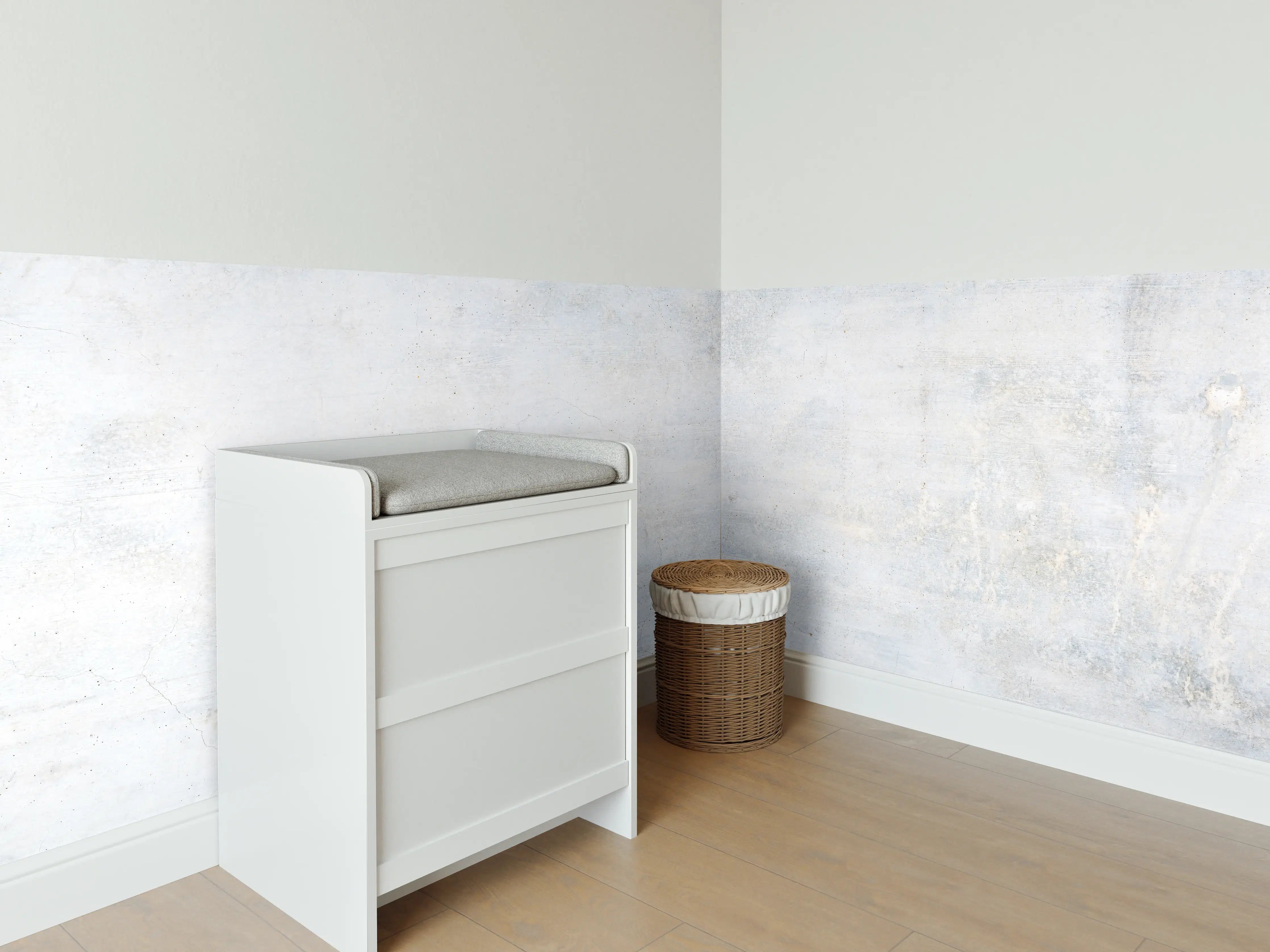 Babyzimmer Wandgestaltung - Weiße verwitterte Betonwand