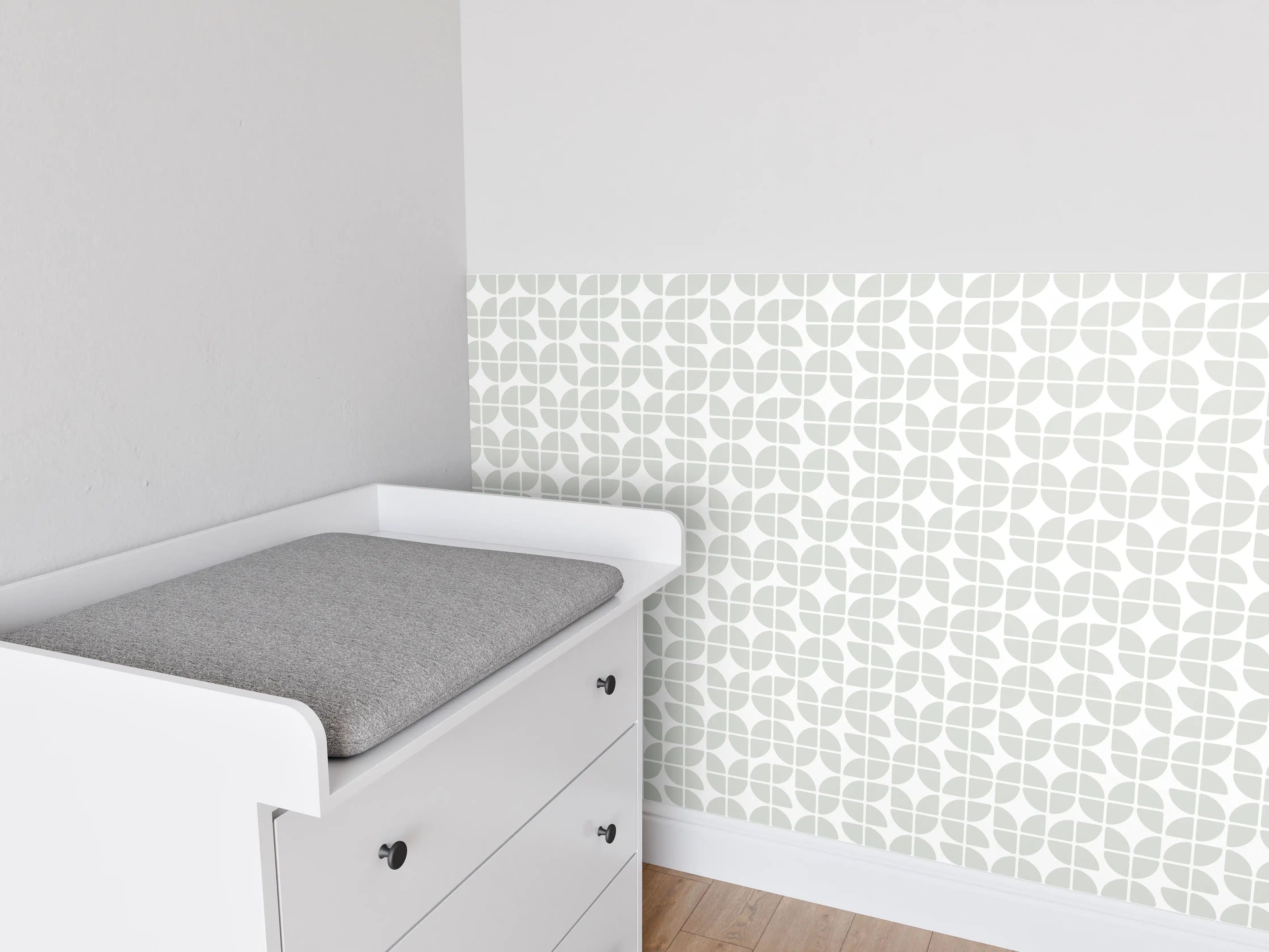 Babyzimmer Wandgestaltung - Weiße, elegante Fliesen mit grauem Muster