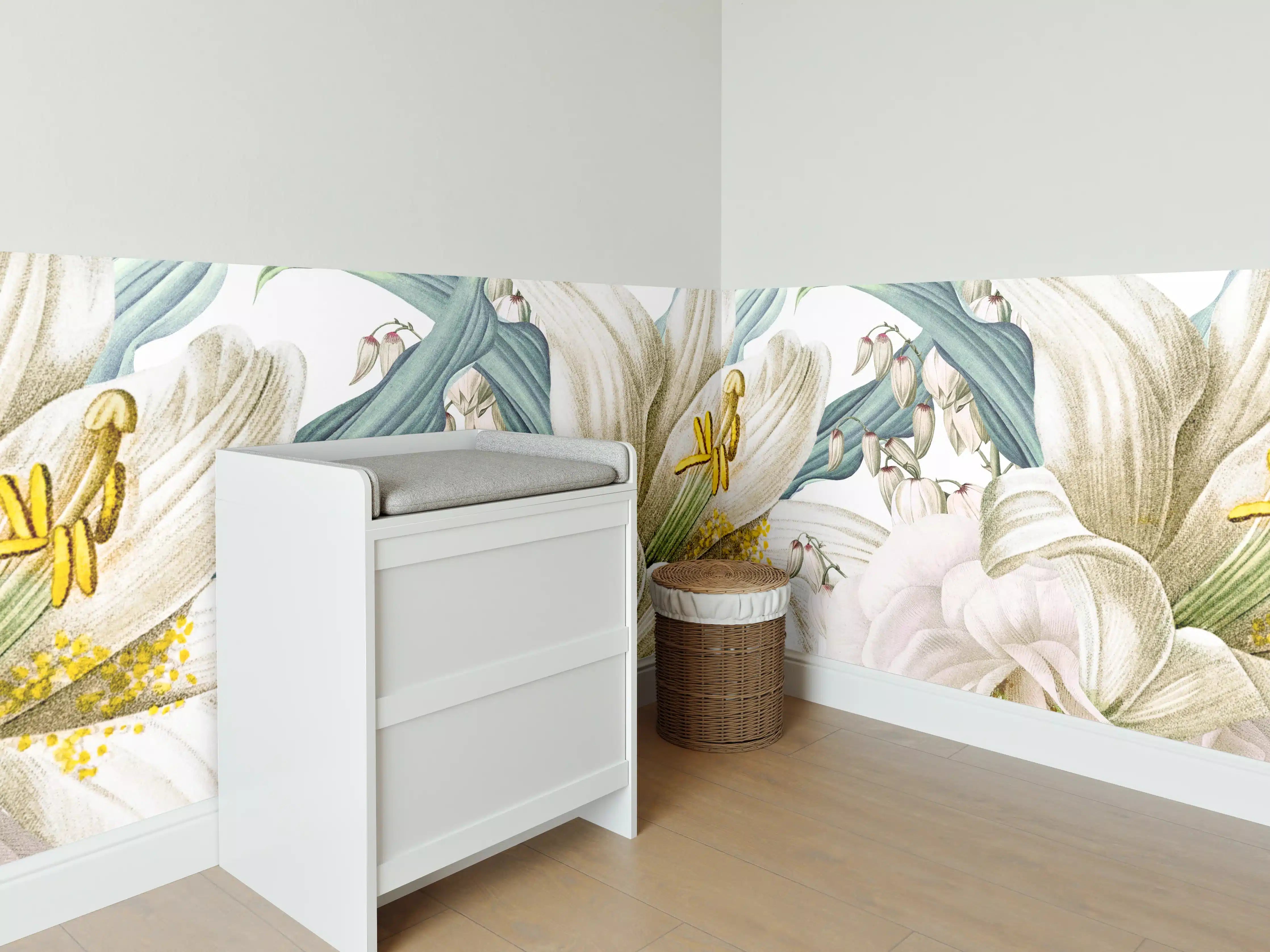 Babyzimmer Wandgestaltung - Weißen und cremefarbenen Rosen