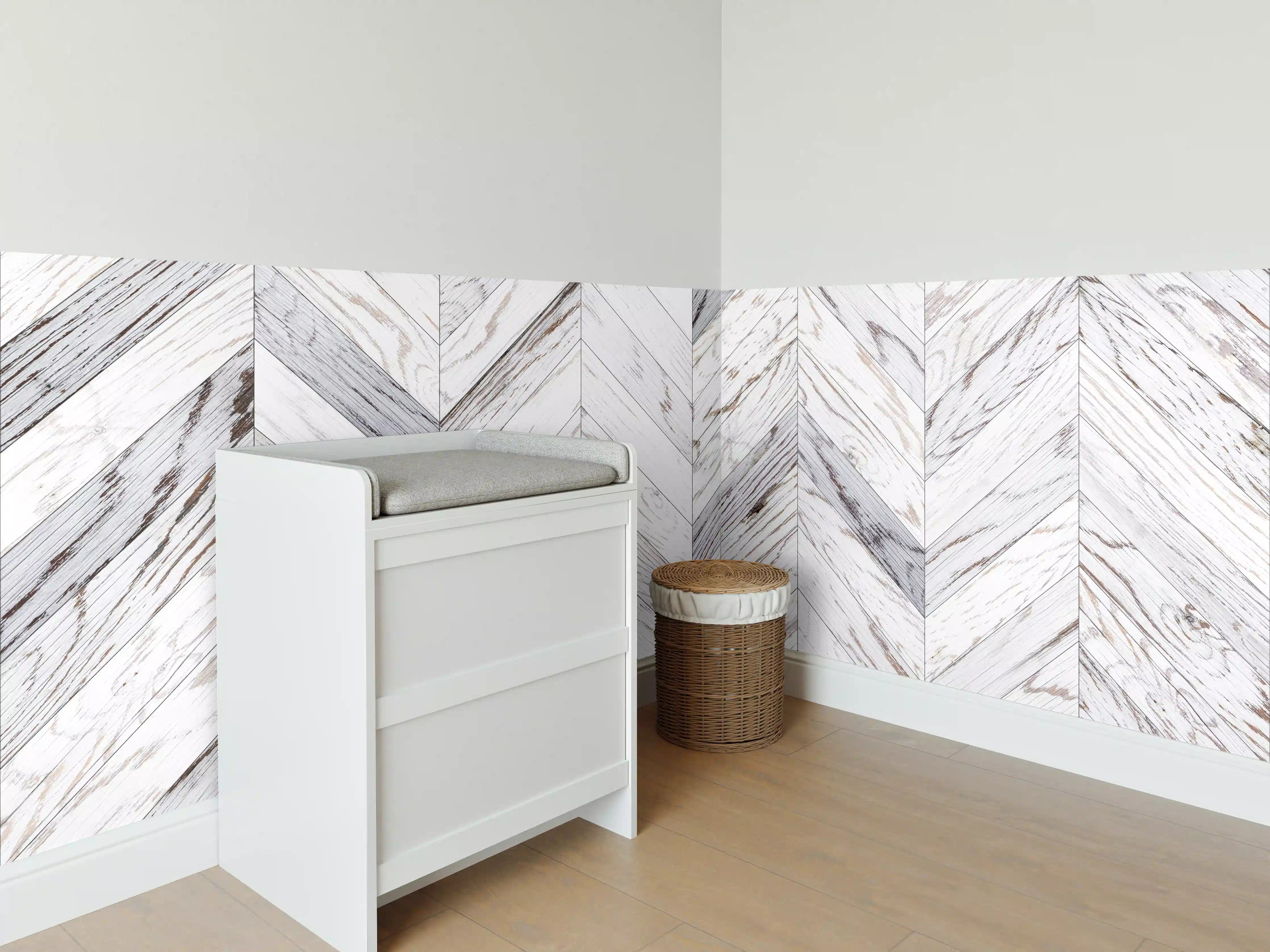 Babyzimmer Wandgestaltung - Weißer Chevron - Holzoptik