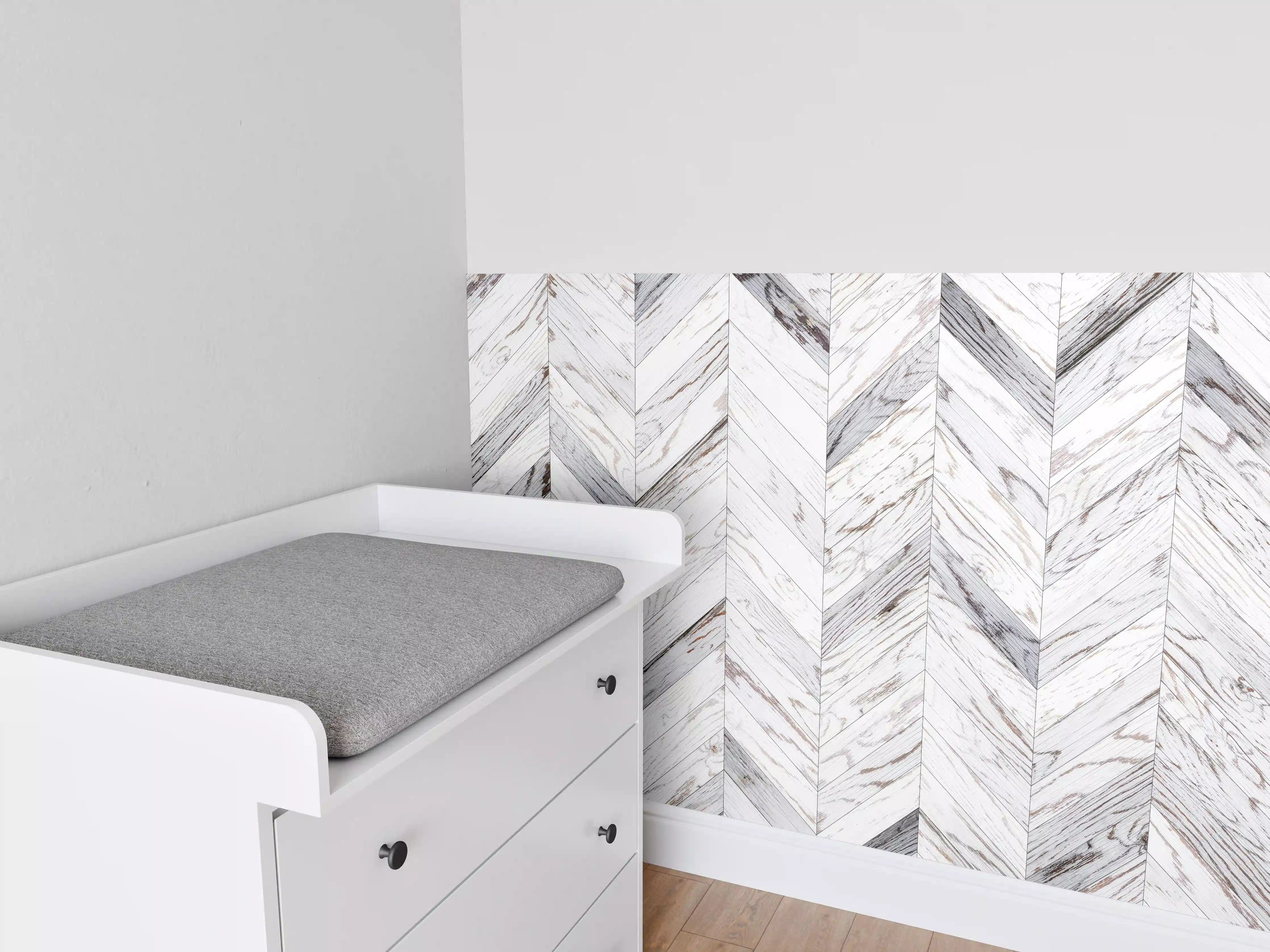 Babyzimmer Wandgestaltung - Weißer Chevron - Holzoptik