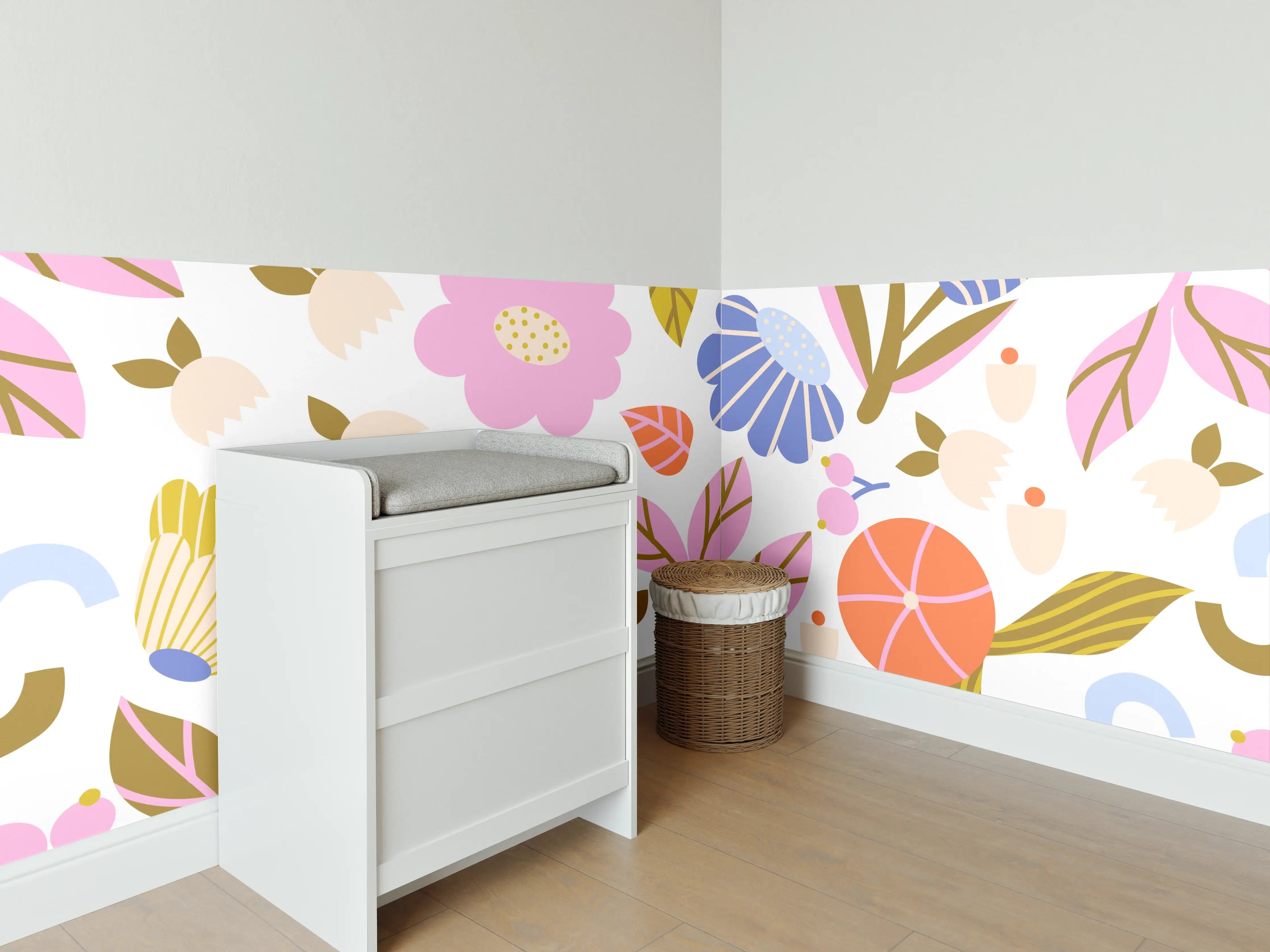 Babyzimmer Wandgestaltung - Weißes Blumenmuster in Pastelltönen