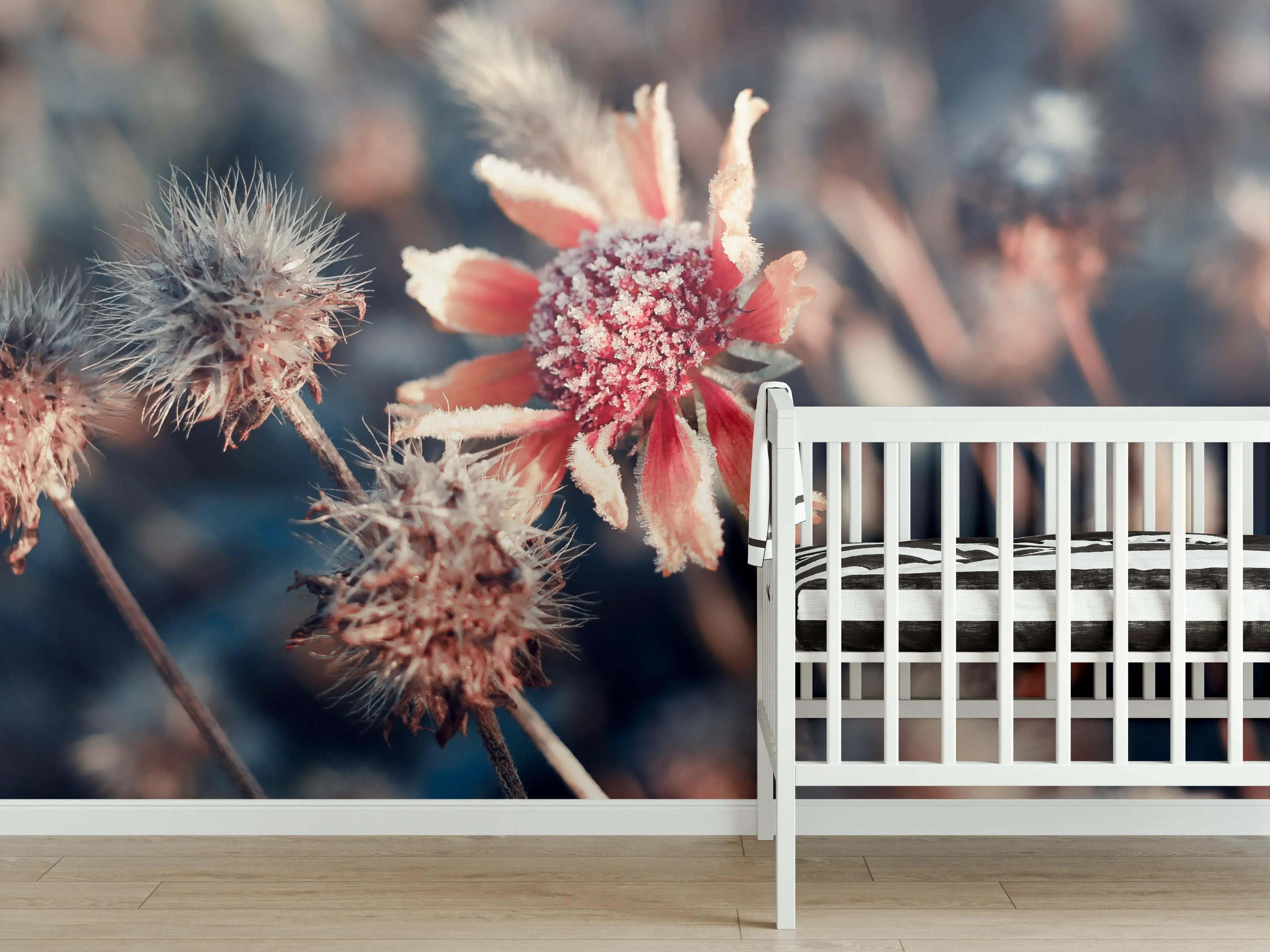 Babyzimmer Wandgestaltung - Wildblumen in warmen Tönen