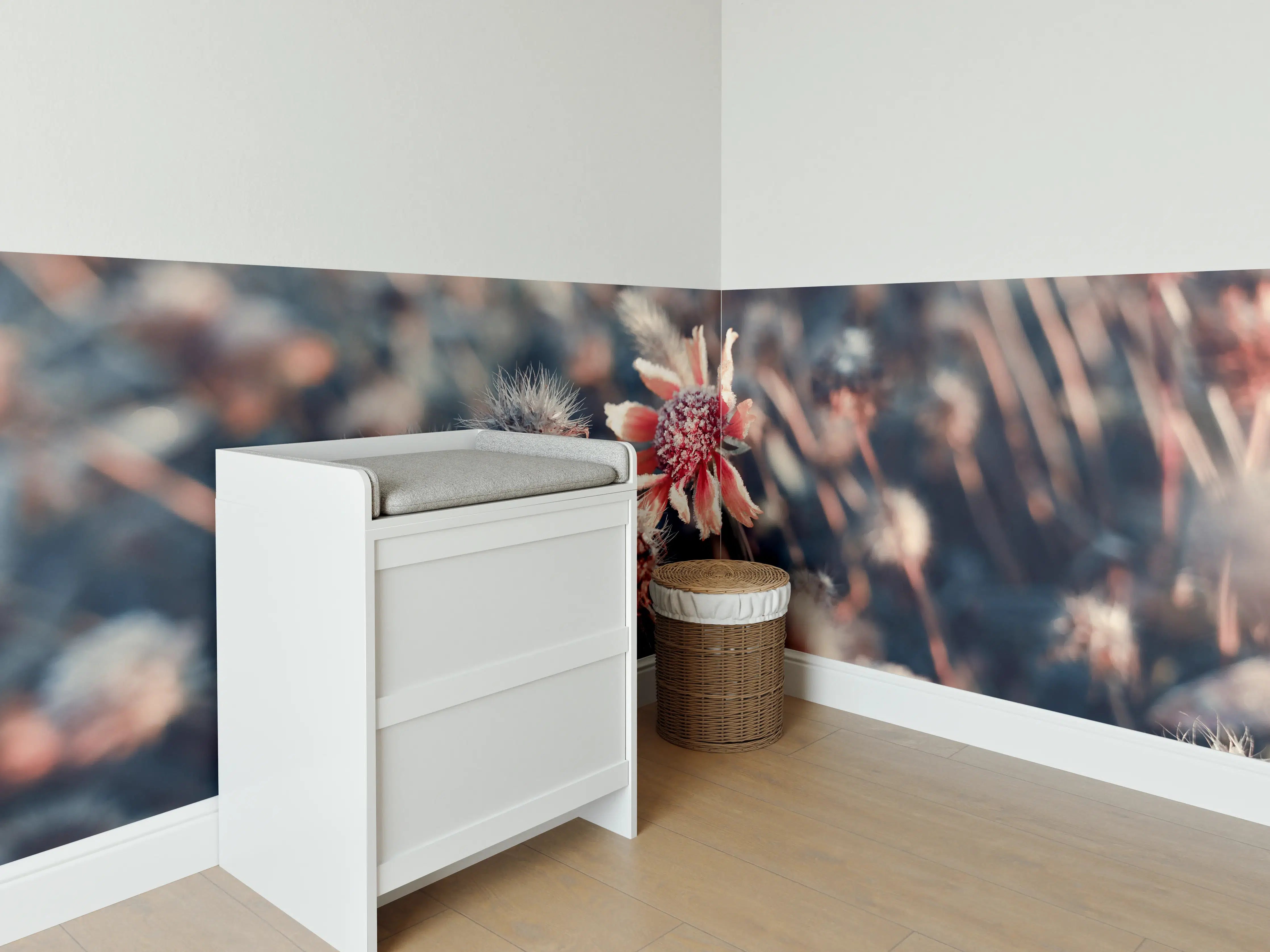 Babyzimmer Wandgestaltung - Wildblumen in warmen Tönen