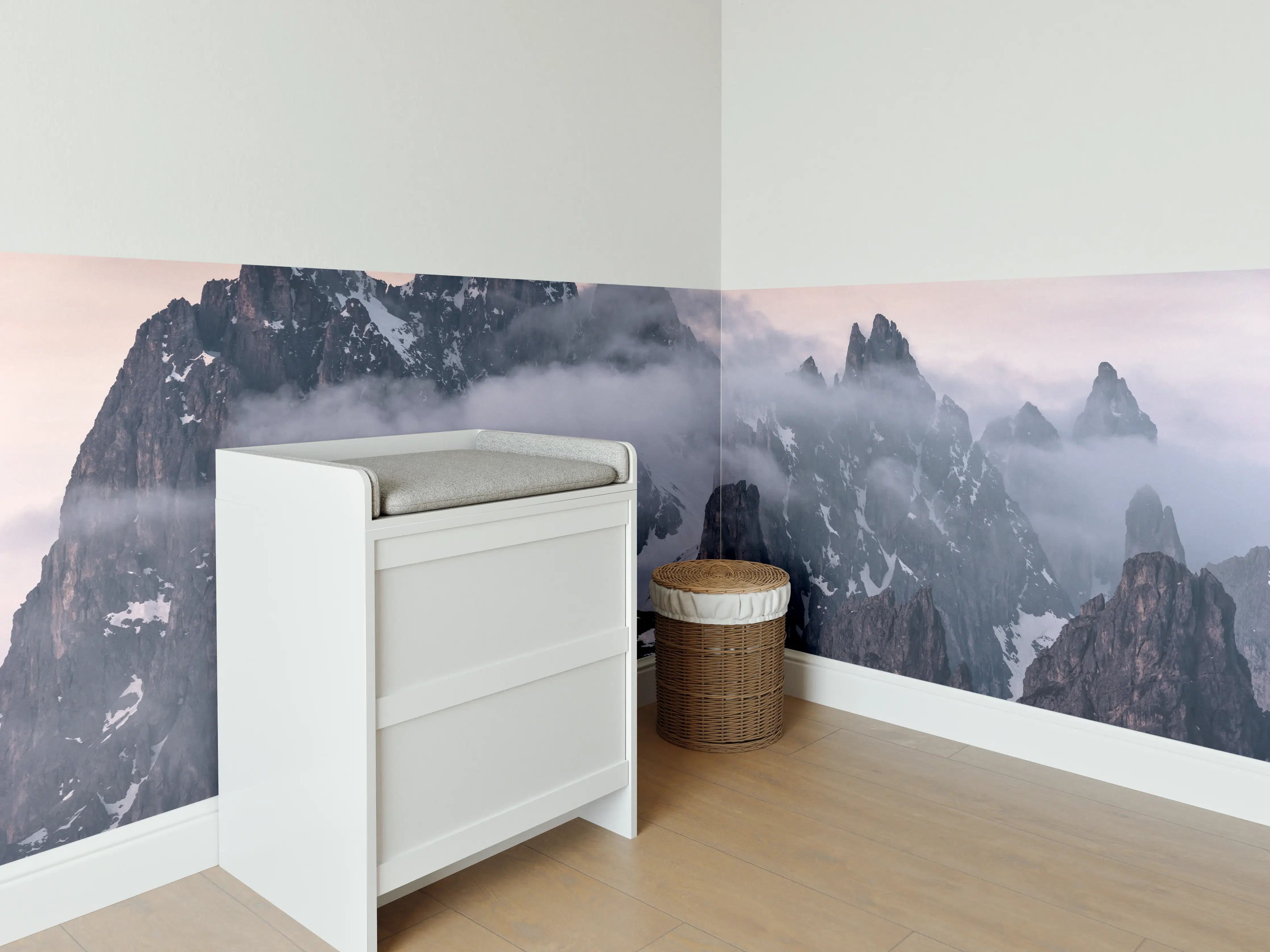 Babyzimmer Wandgestaltung - Winterliche Berge in Dämmerung