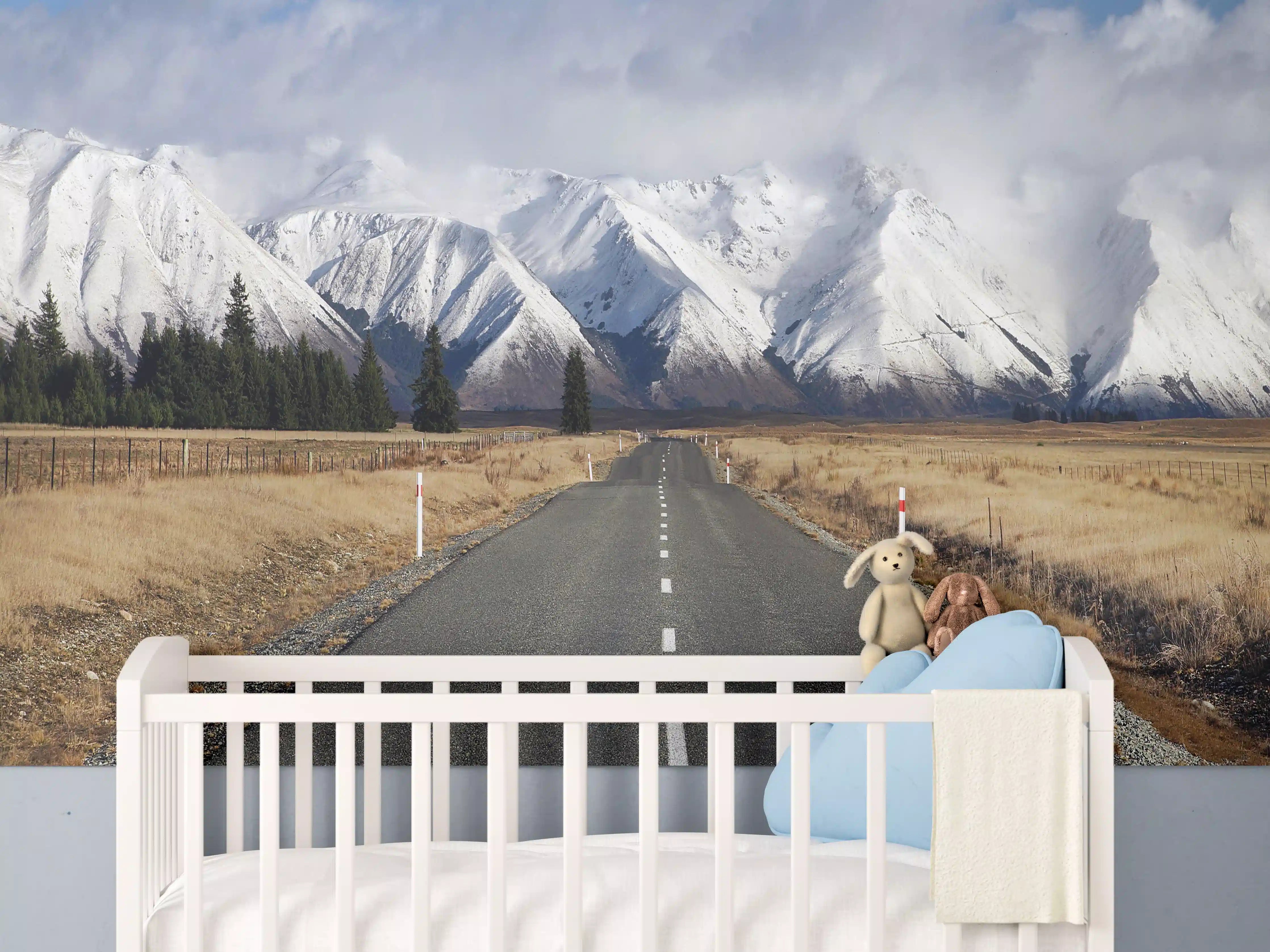 Babyzimmer Wandgestaltung - Winterliche Bergstraße in Grau-Weiß