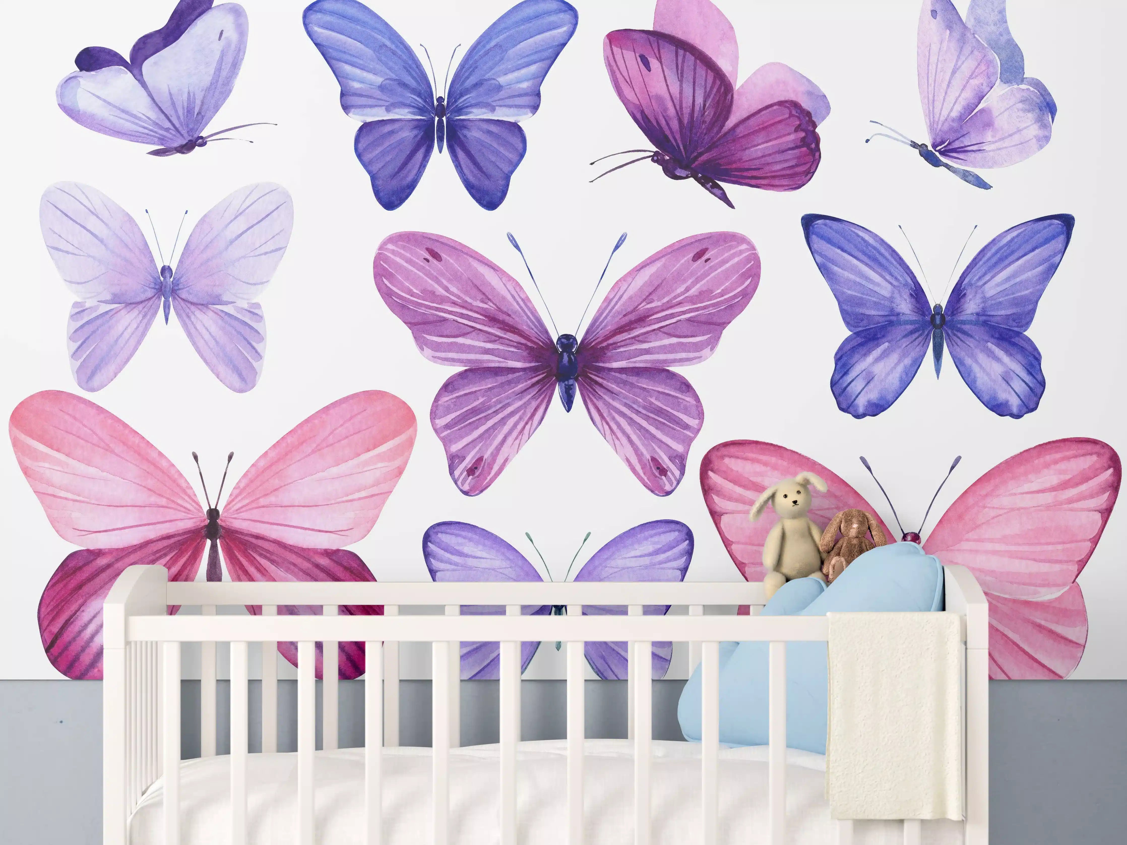 Babyzimmer Wandgestaltung - Wunderschöne Schmetterlinge auf weißem Hintergrund