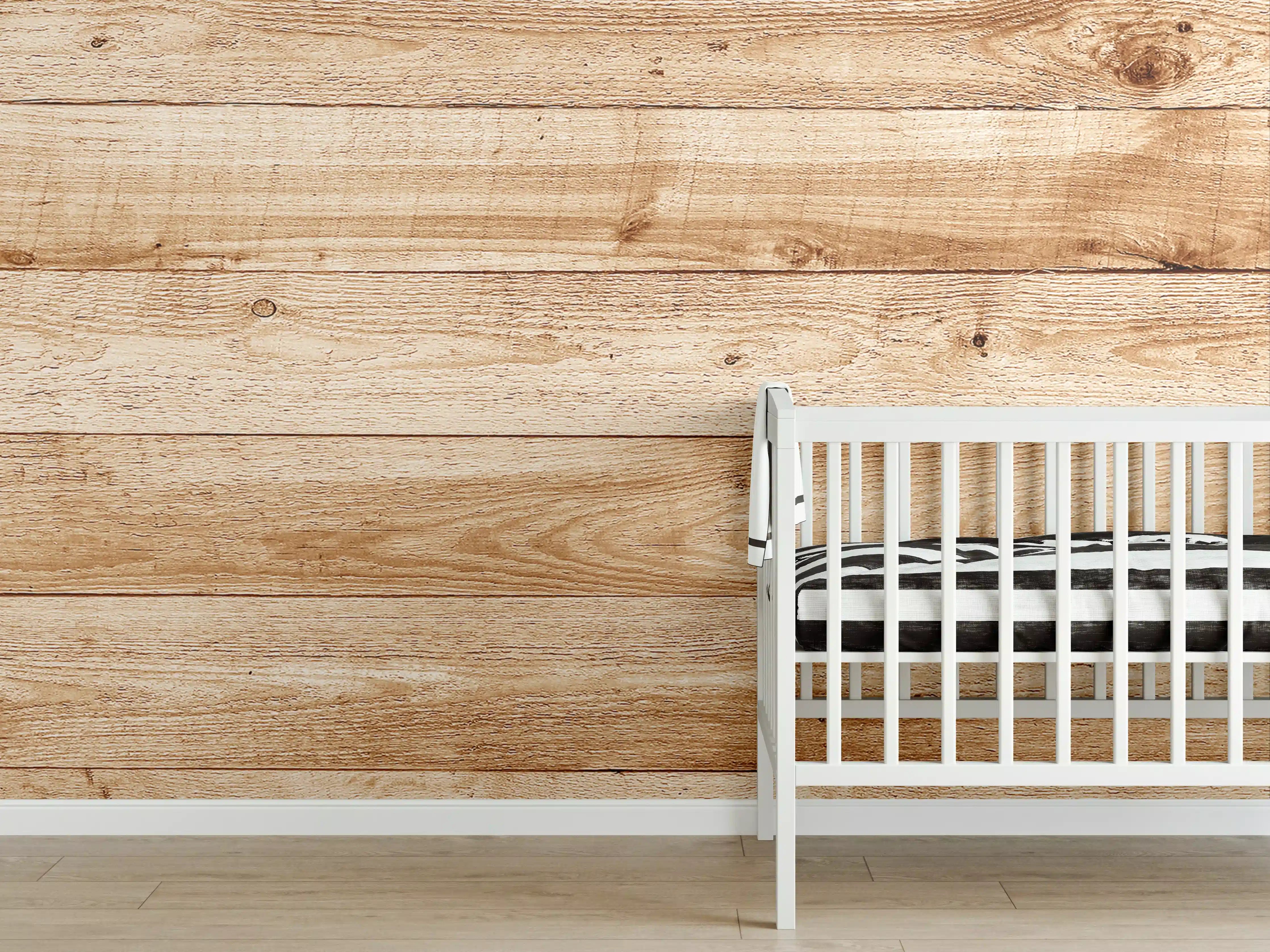 Babyzimmer Wandgestaltung - Wunderschöner Holztisch mit Naturdeko