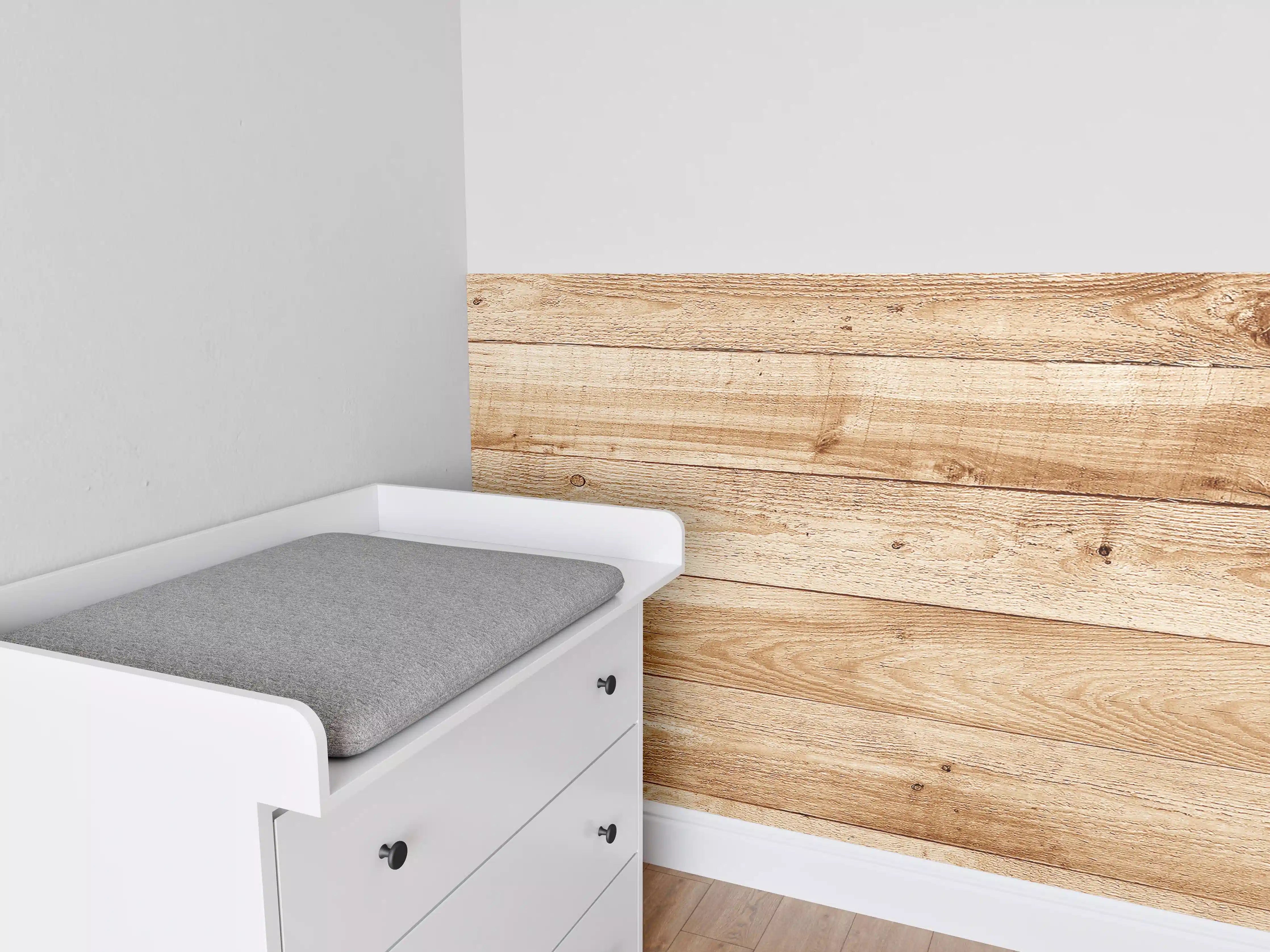 Babyzimmer Wandgestaltung - Wunderschöner Holztisch mit Naturdeko