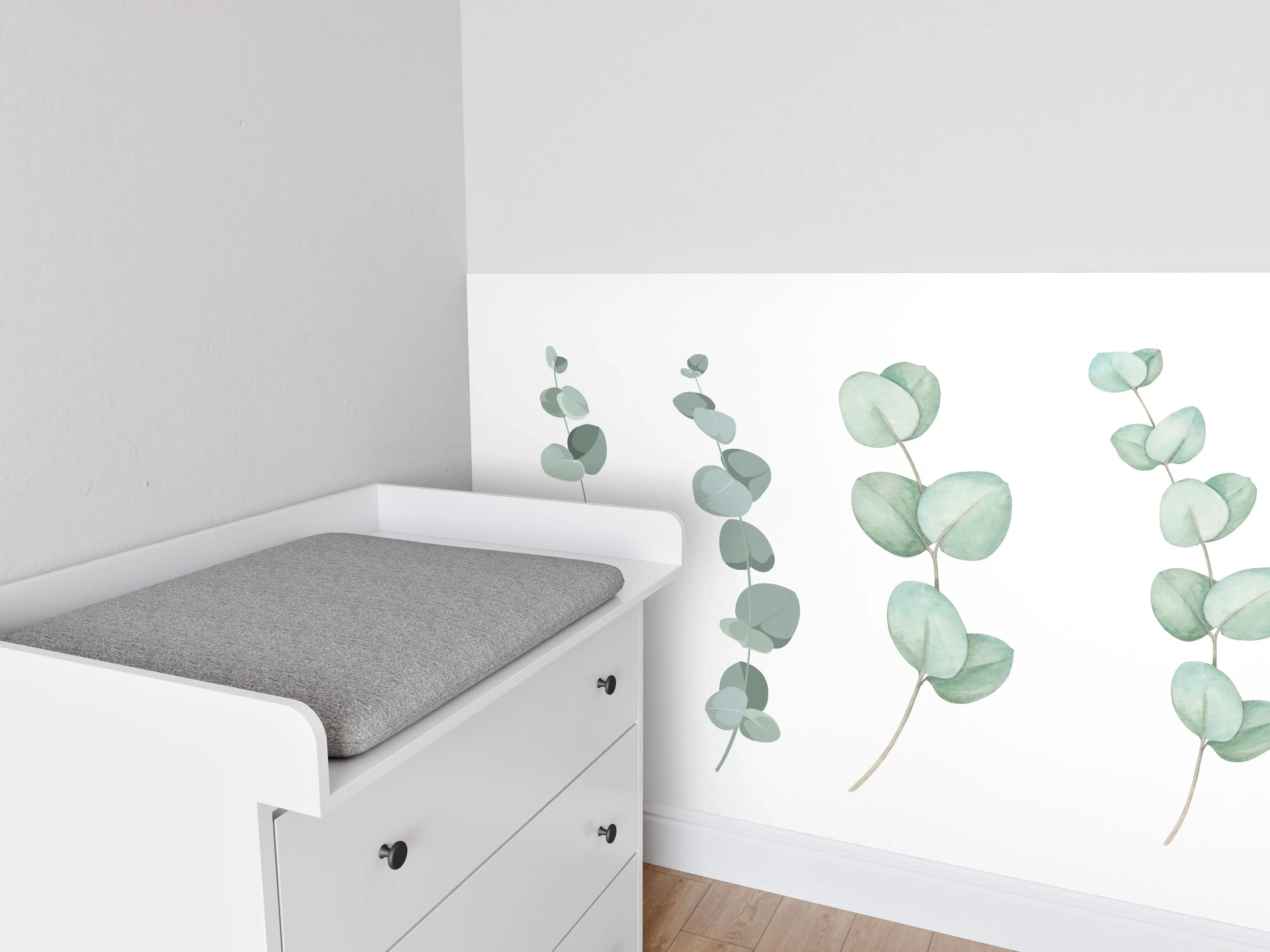 Babyzimmer Wandgestaltung - Zarte Eukalyptus Aquarell-Motive
