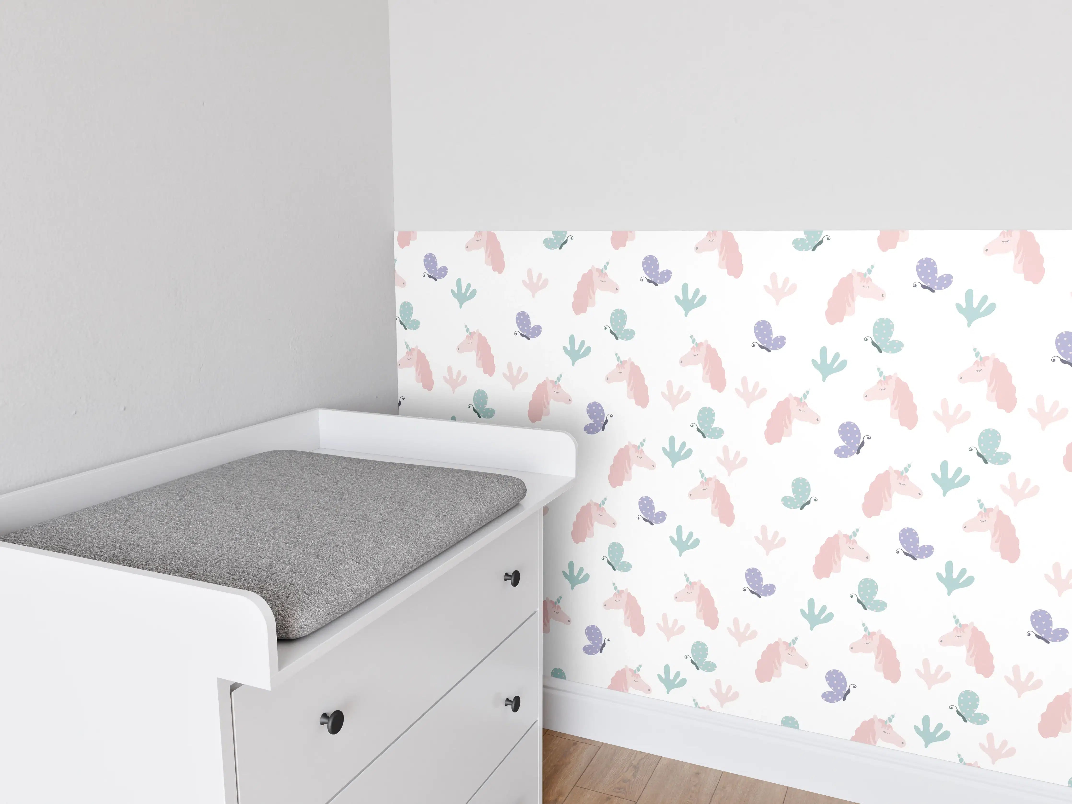 Babyzimmer Wandgestaltung - Zarte Pastellblumen in Grau- und Weißtönen