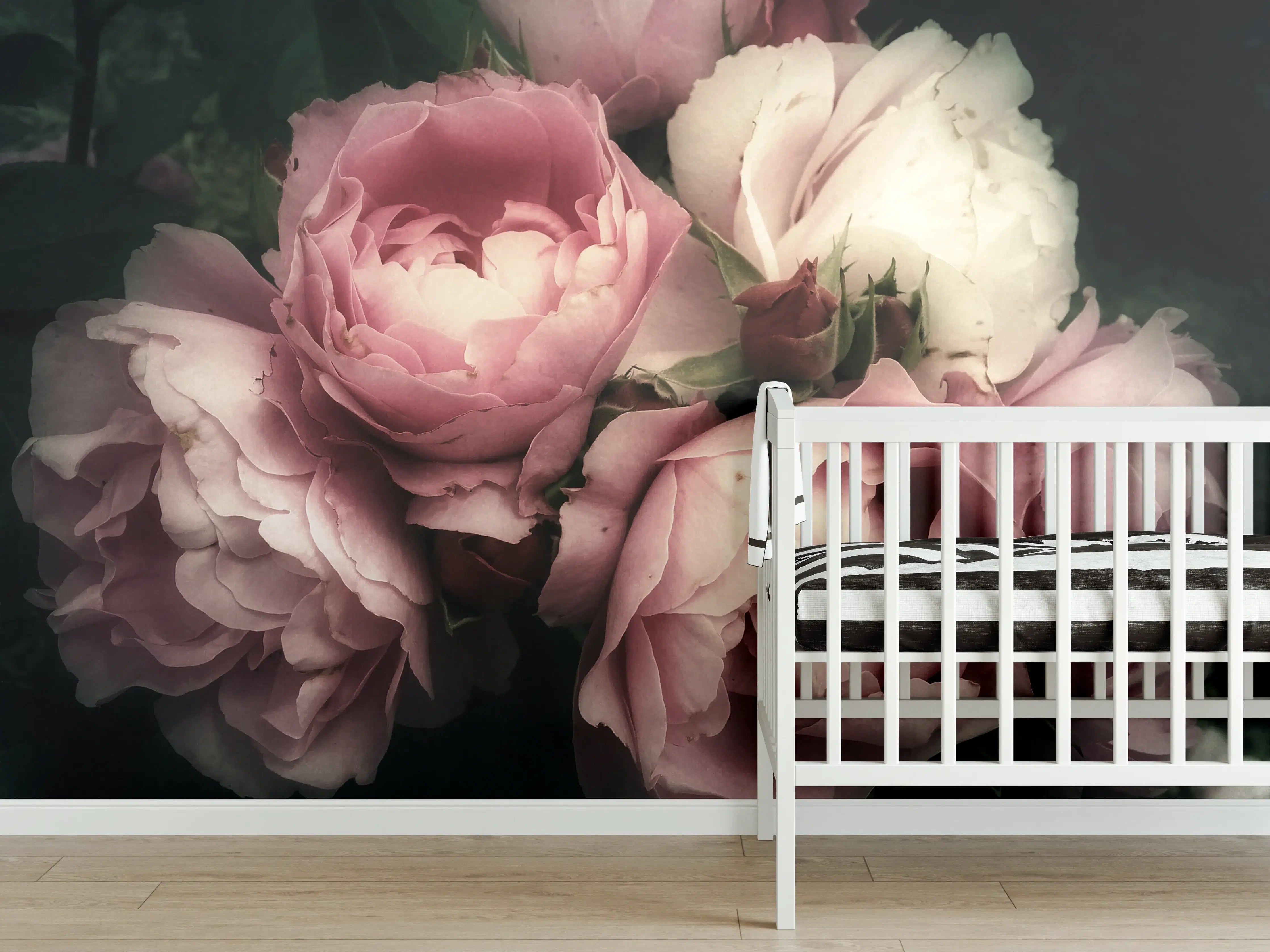 Babyzimmer Wandgestaltung - Zarte Rosenblüten in Pink und Weiß