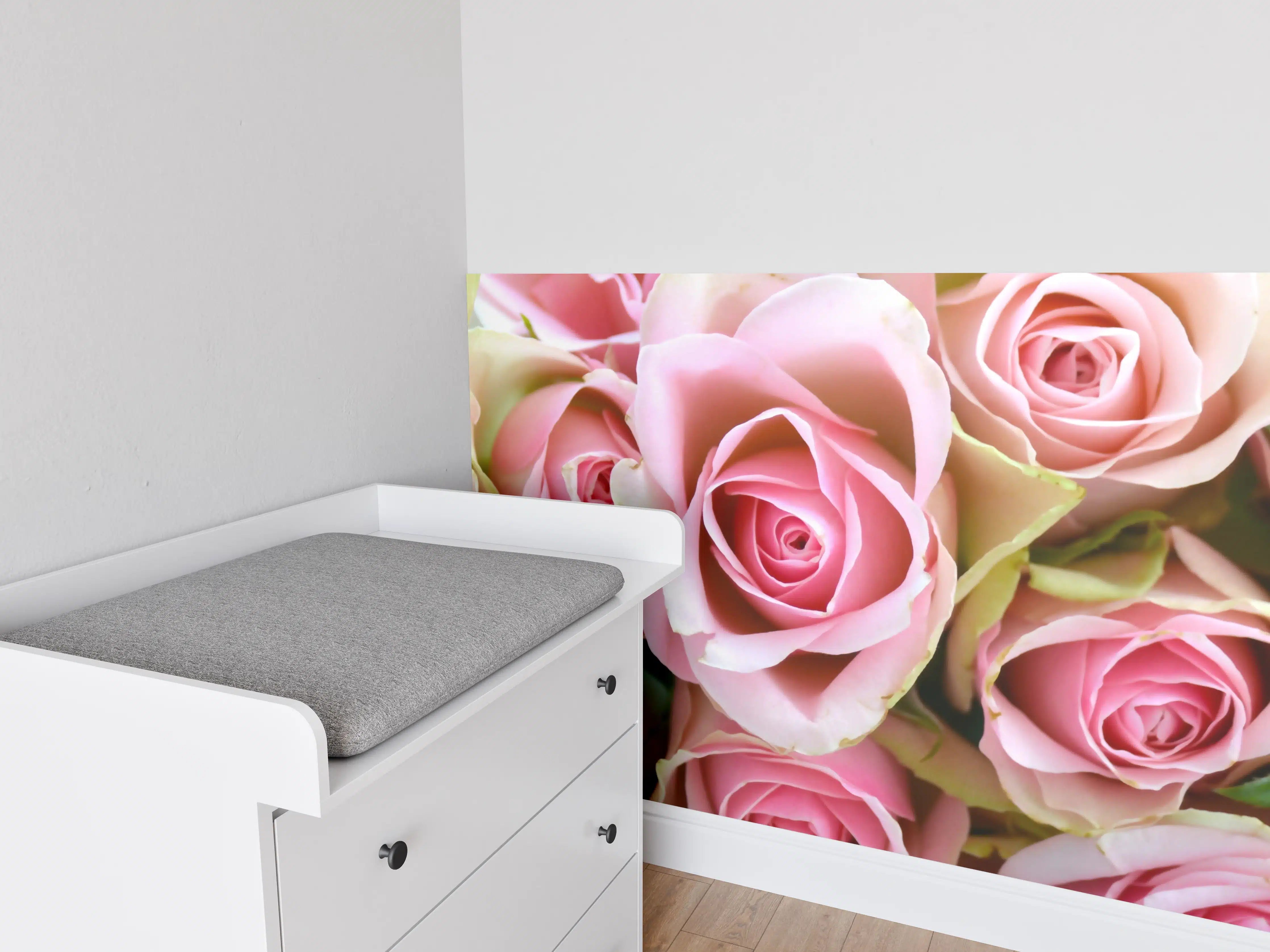 Babyzimmer Wandgestaltung - Zarte pinke Rosenblüten