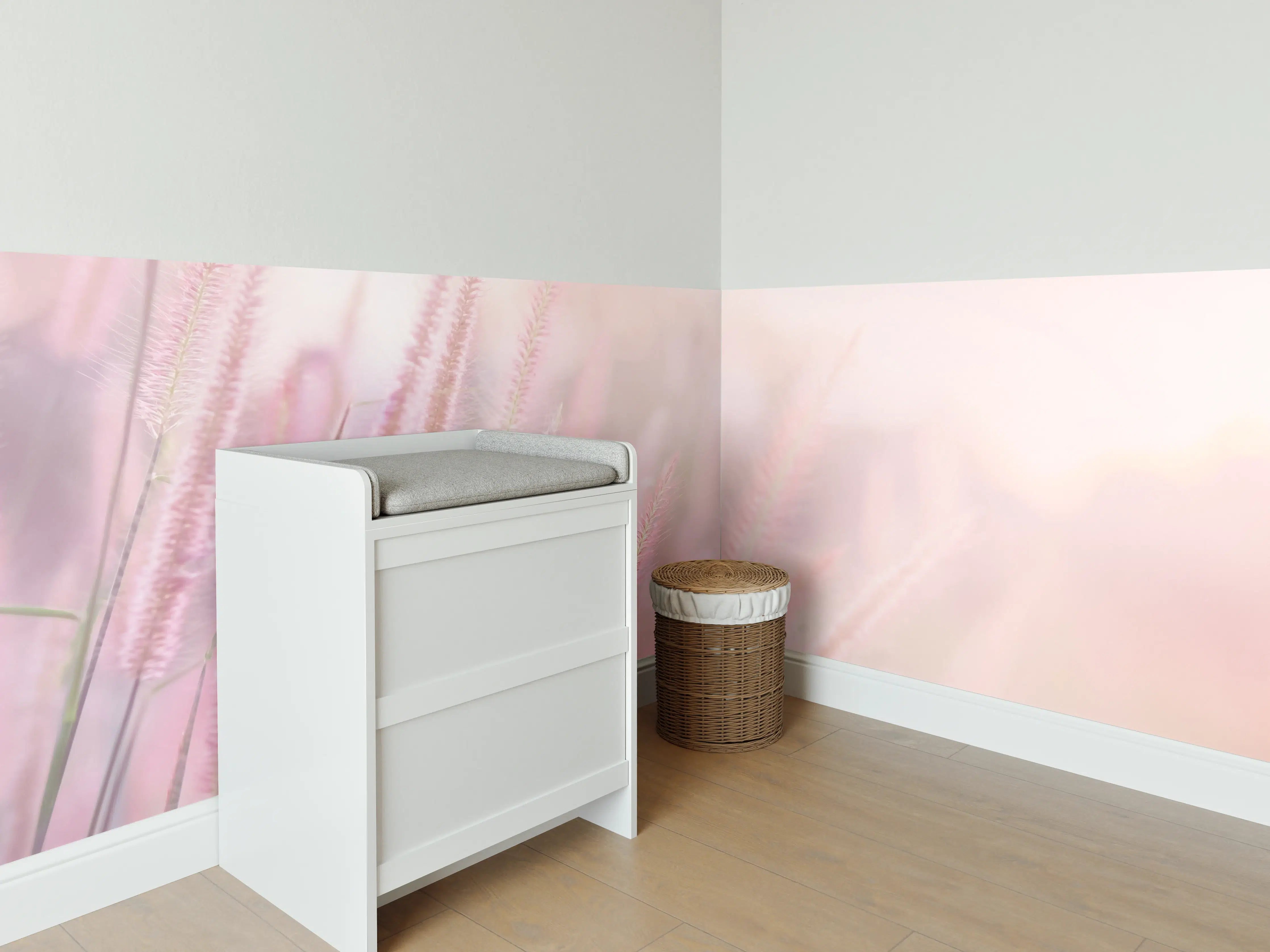 Babyzimmer Wandgestaltung - Zartrosa Gräser Unschärfekulisse