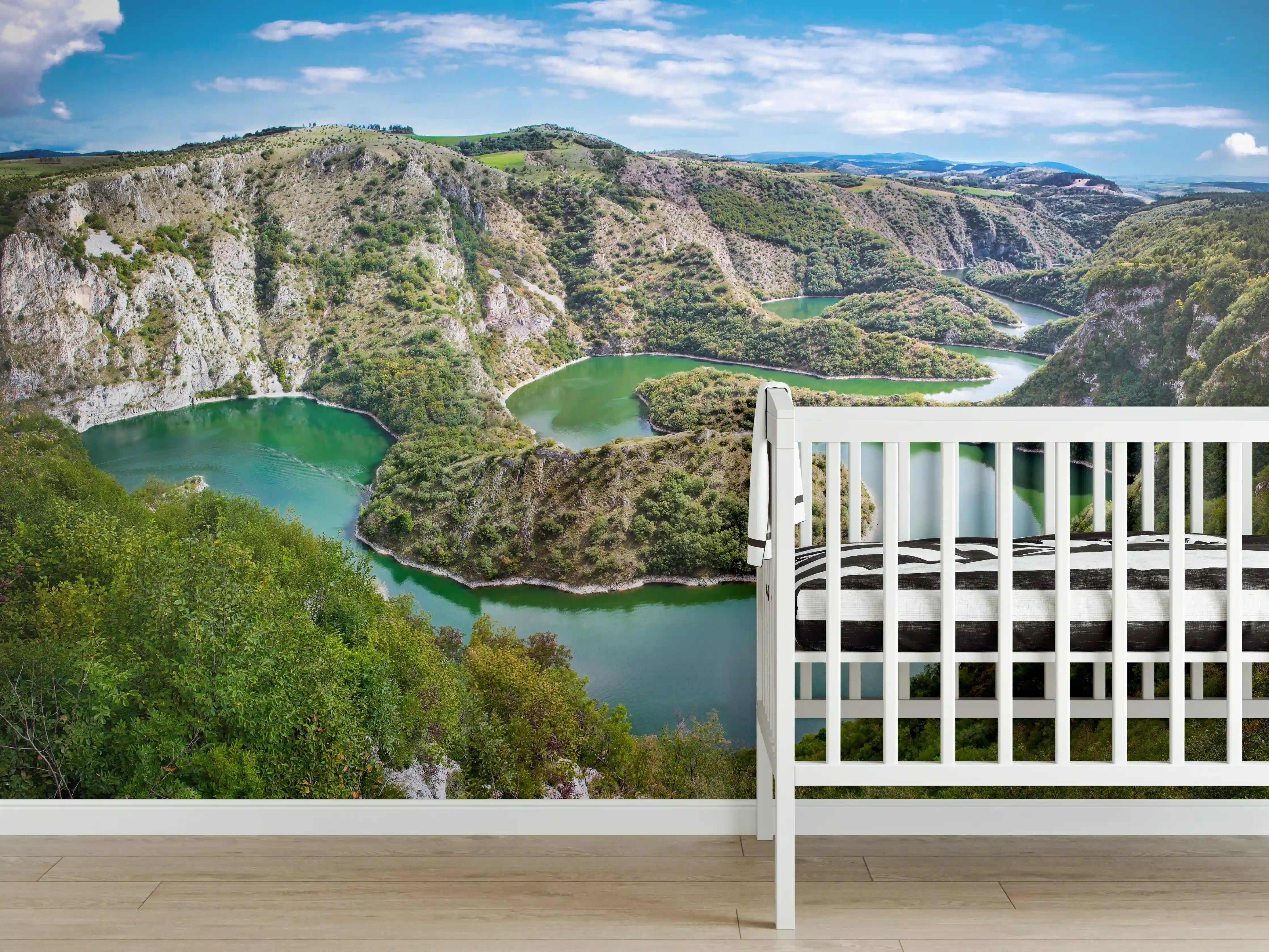 Babyzimmer Wandgestaltung - Zauberhafte Flusslandschaft mit Kurven